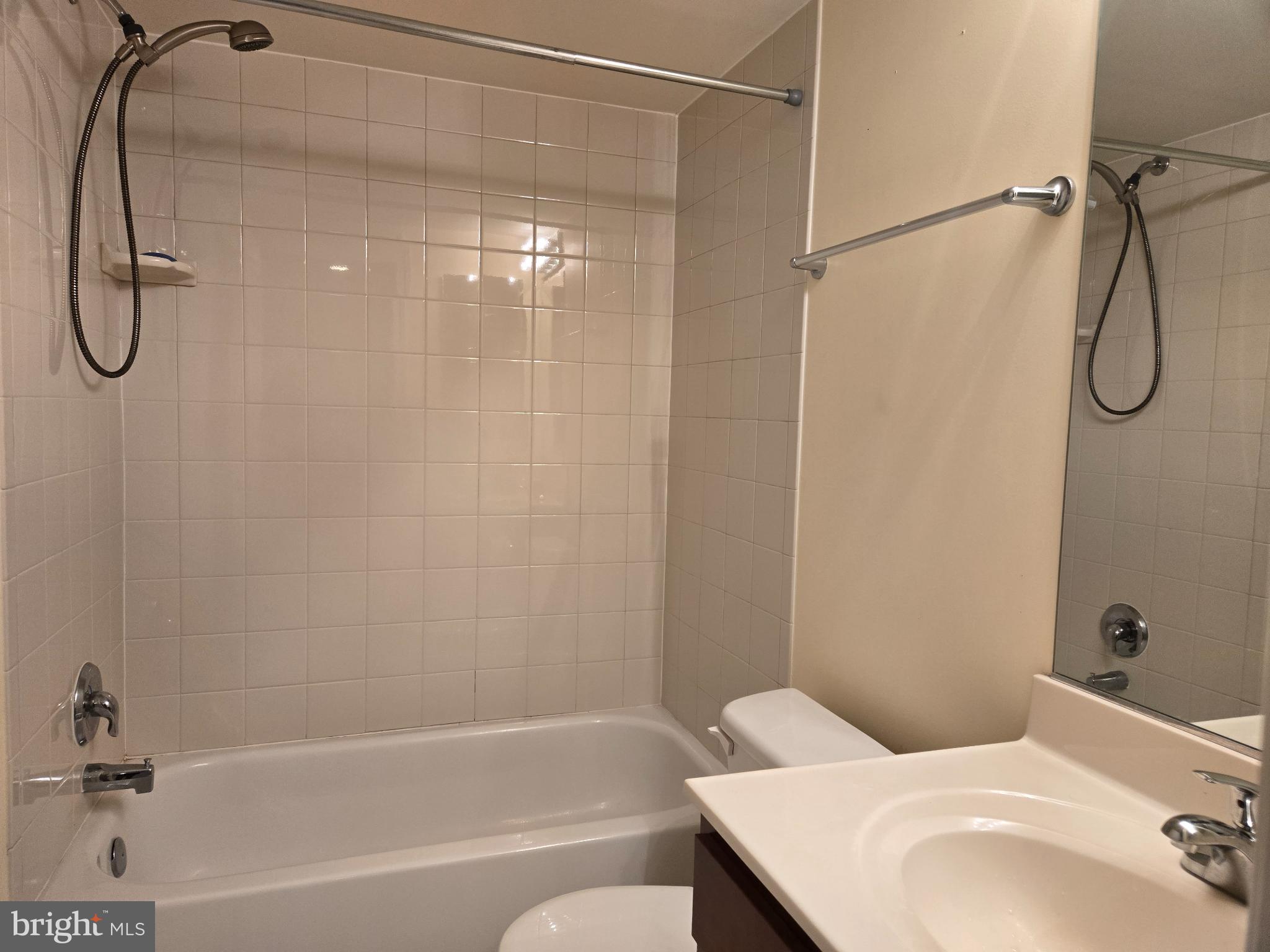 LINCOLNIA - Residential Lease