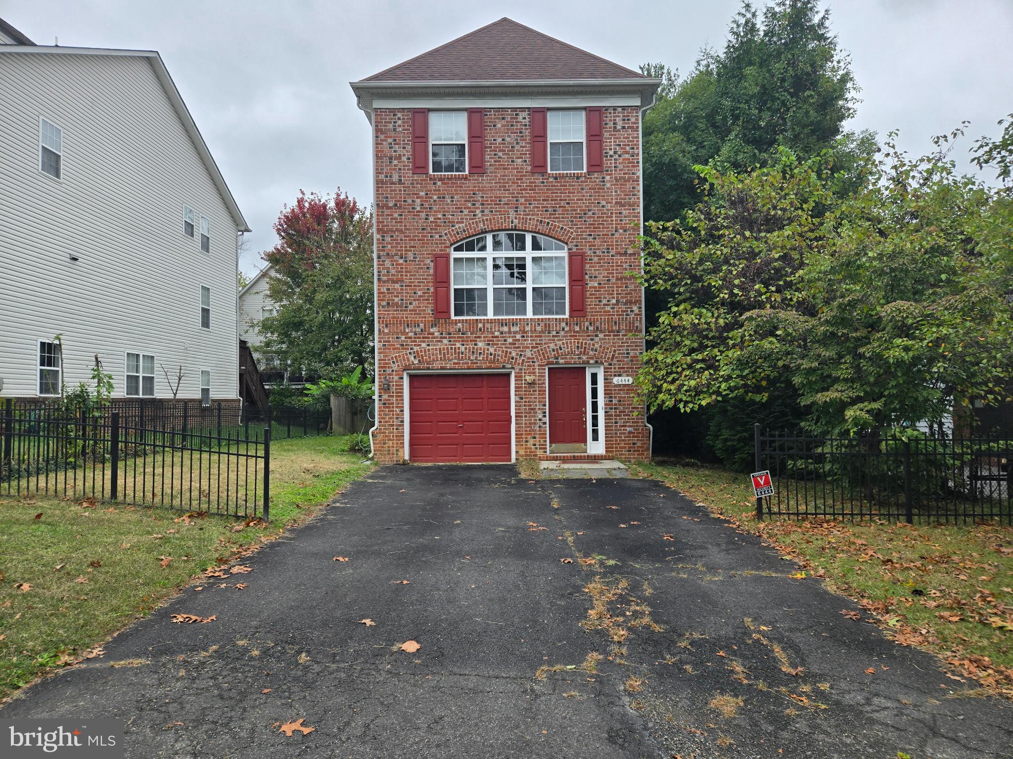 LINCOLNIA - Residential Lease