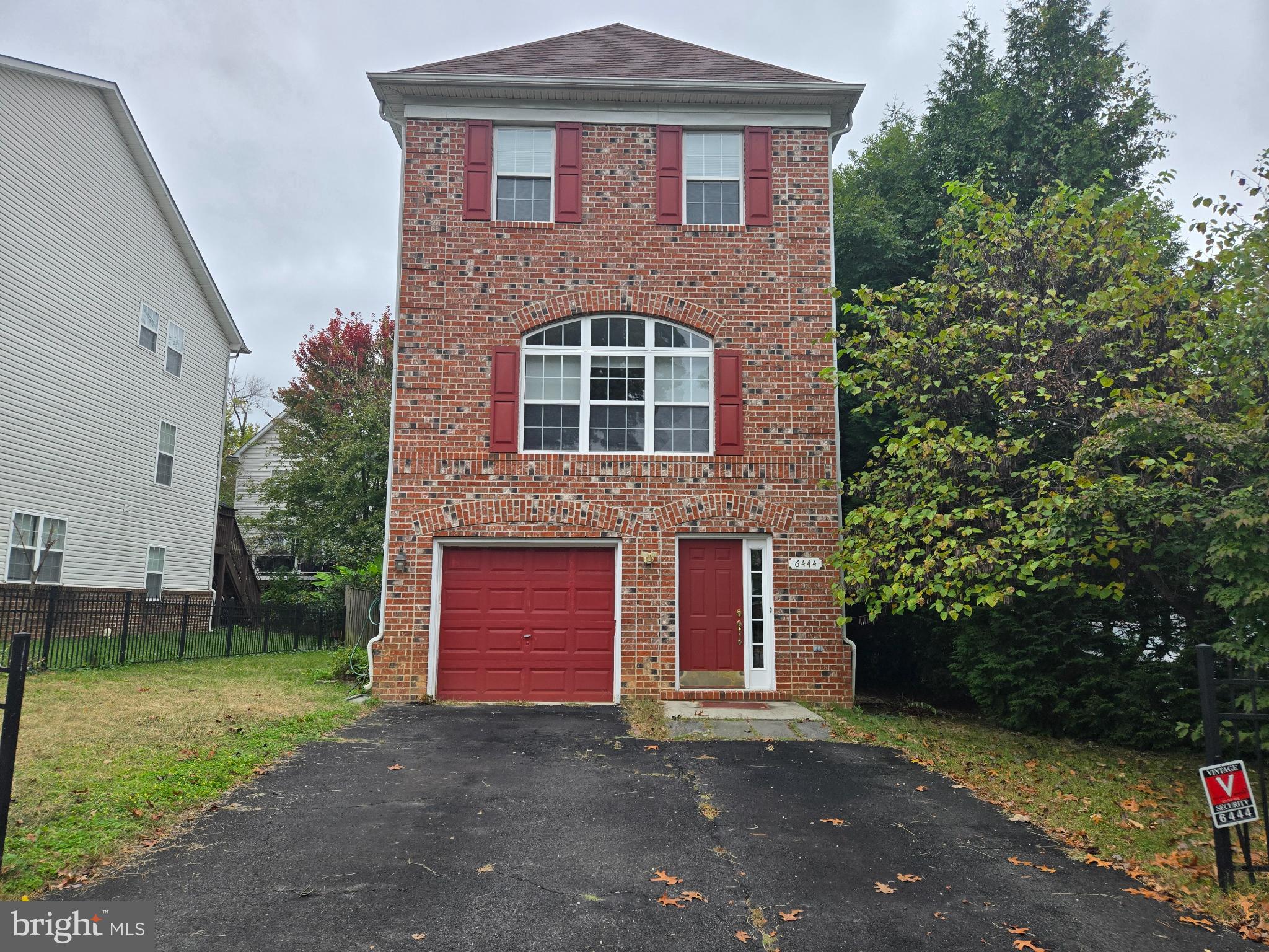 LINCOLNIA - Residential Lease