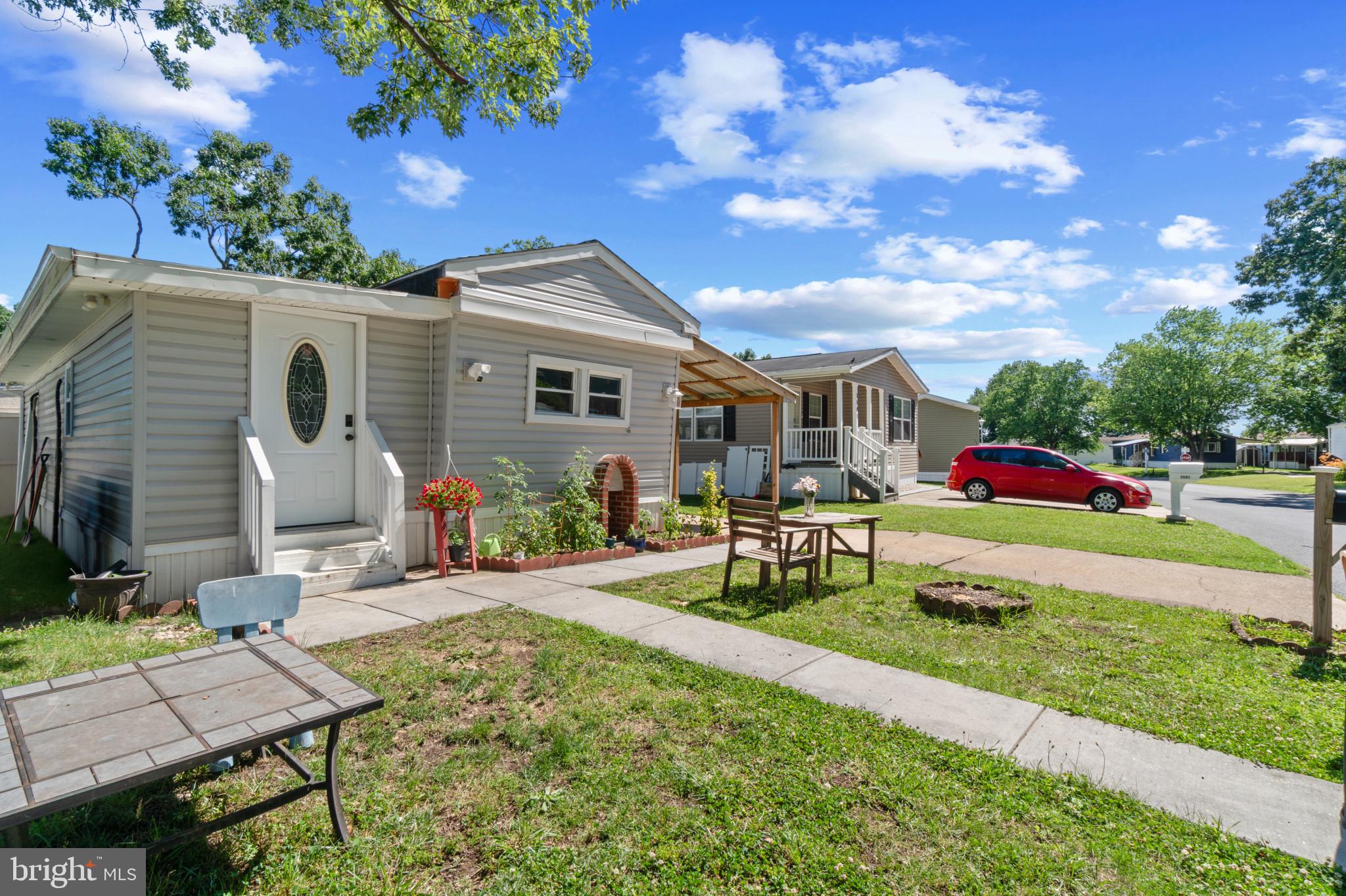 3503 HONEYSUCKLE LANE