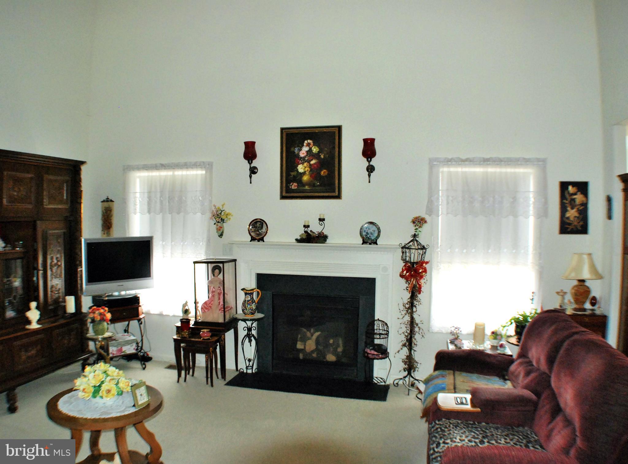 APPLE KNOLLS ESTATES - Residential