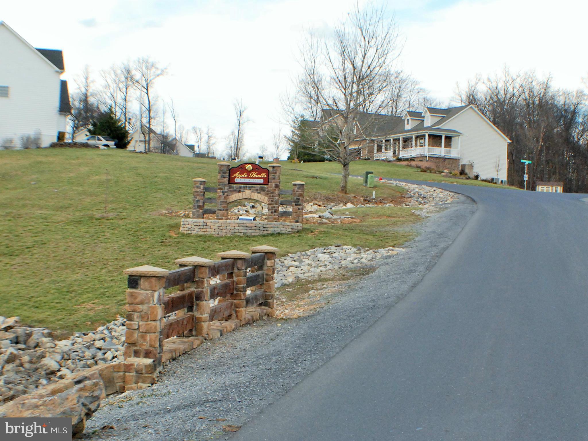 APPLE KNOLLS ESTATES - Residential