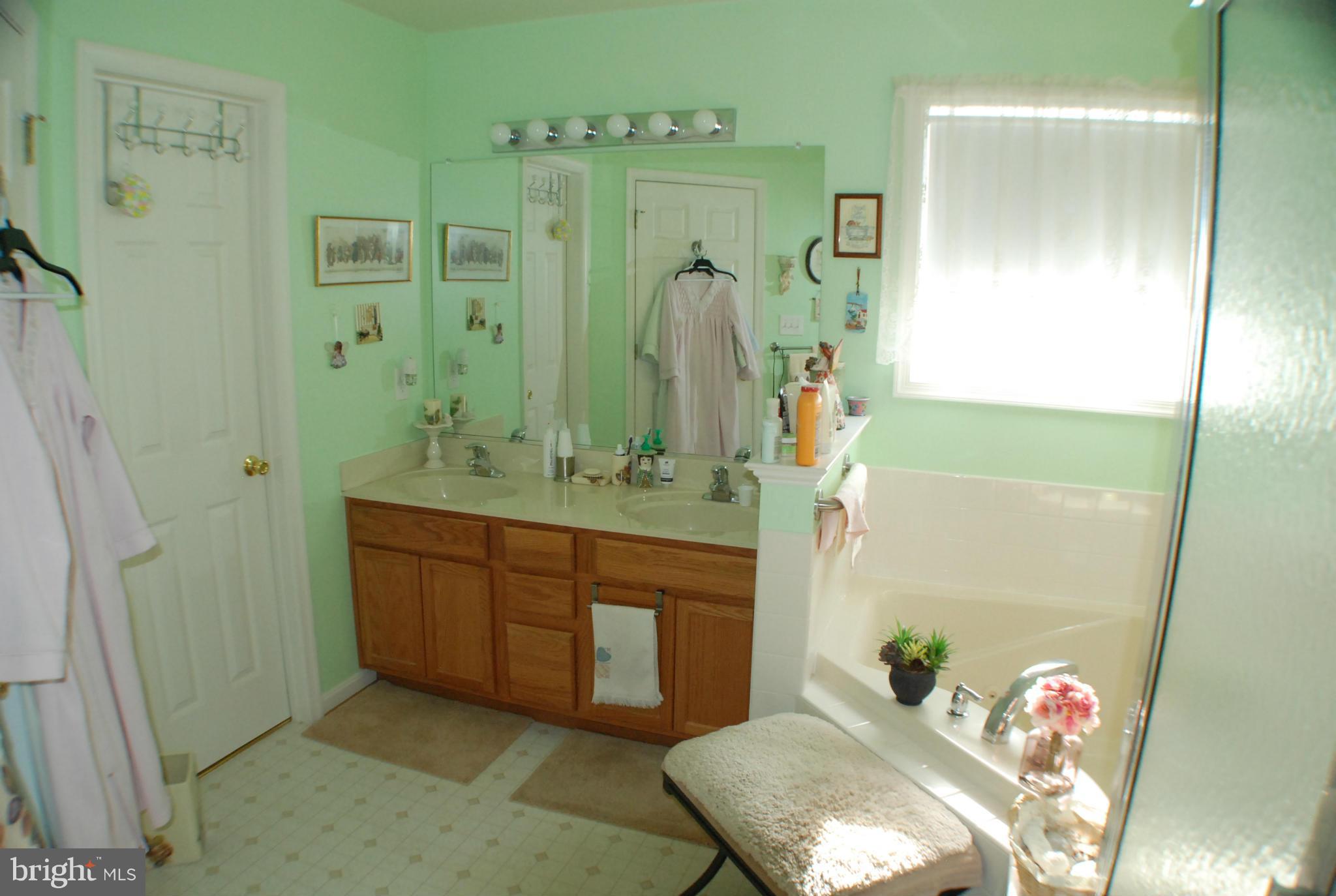 APPLE KNOLLS ESTATES - Residential