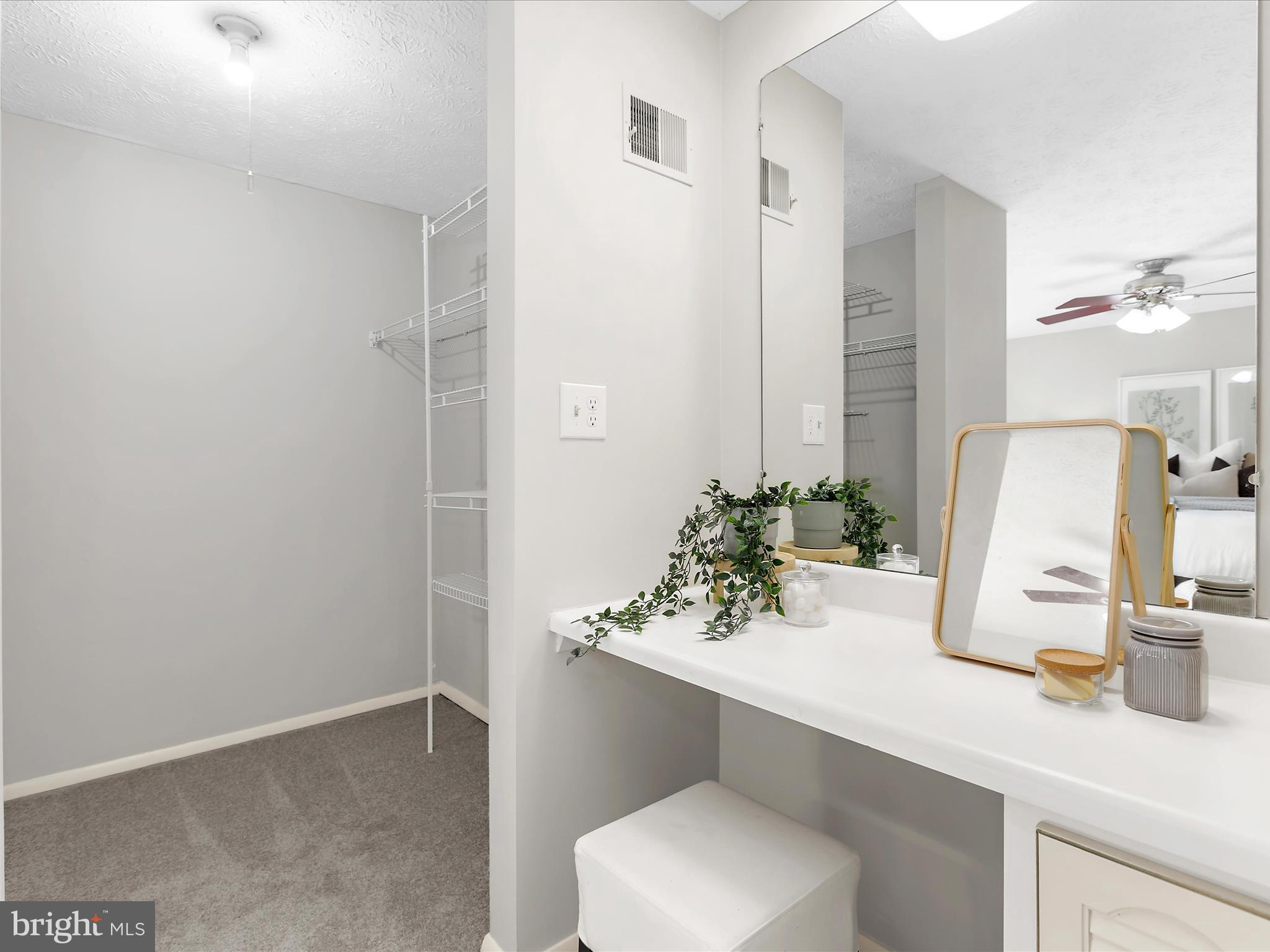 MURRAY HILL - Residential