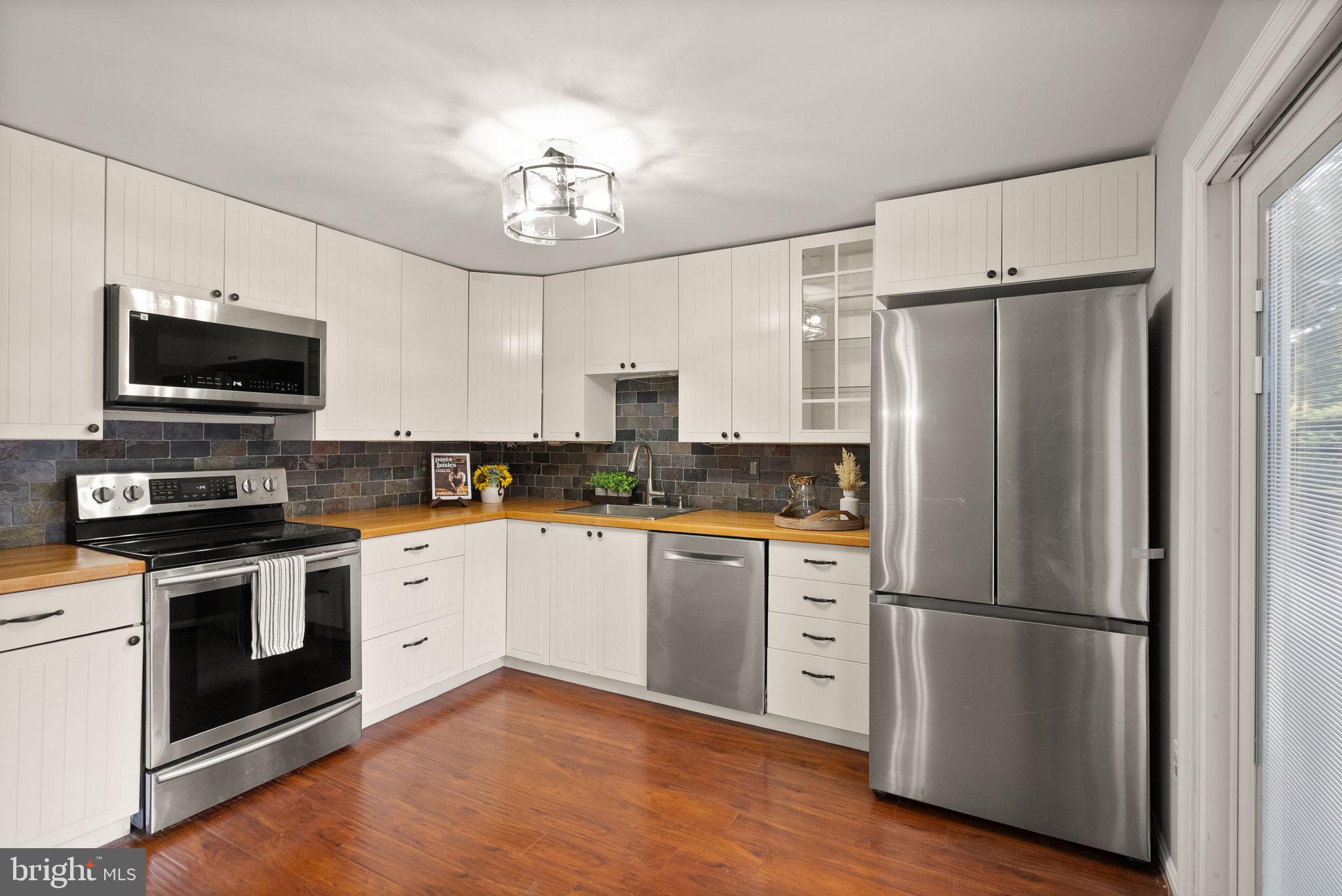 3150 ELLENWOOD DRIVE