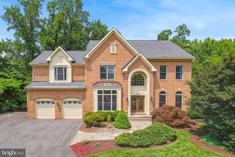 Photo of 7909 Paloma Court, BETHESDA, MD 20817 (MLS # MDMC2186980) Photo of 7909 Paloma Court, BETHESDA, MD 20817 (MLS # MDMC2186980)