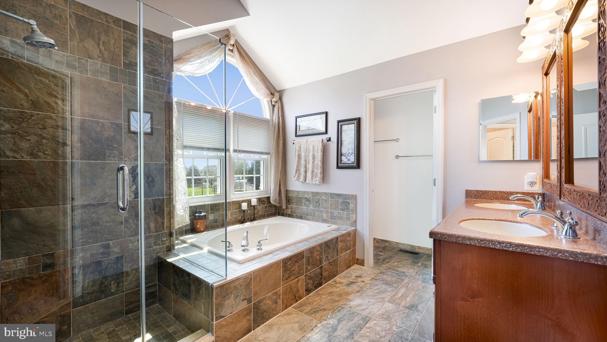 NORTHAMPTON CROSSG - Residential