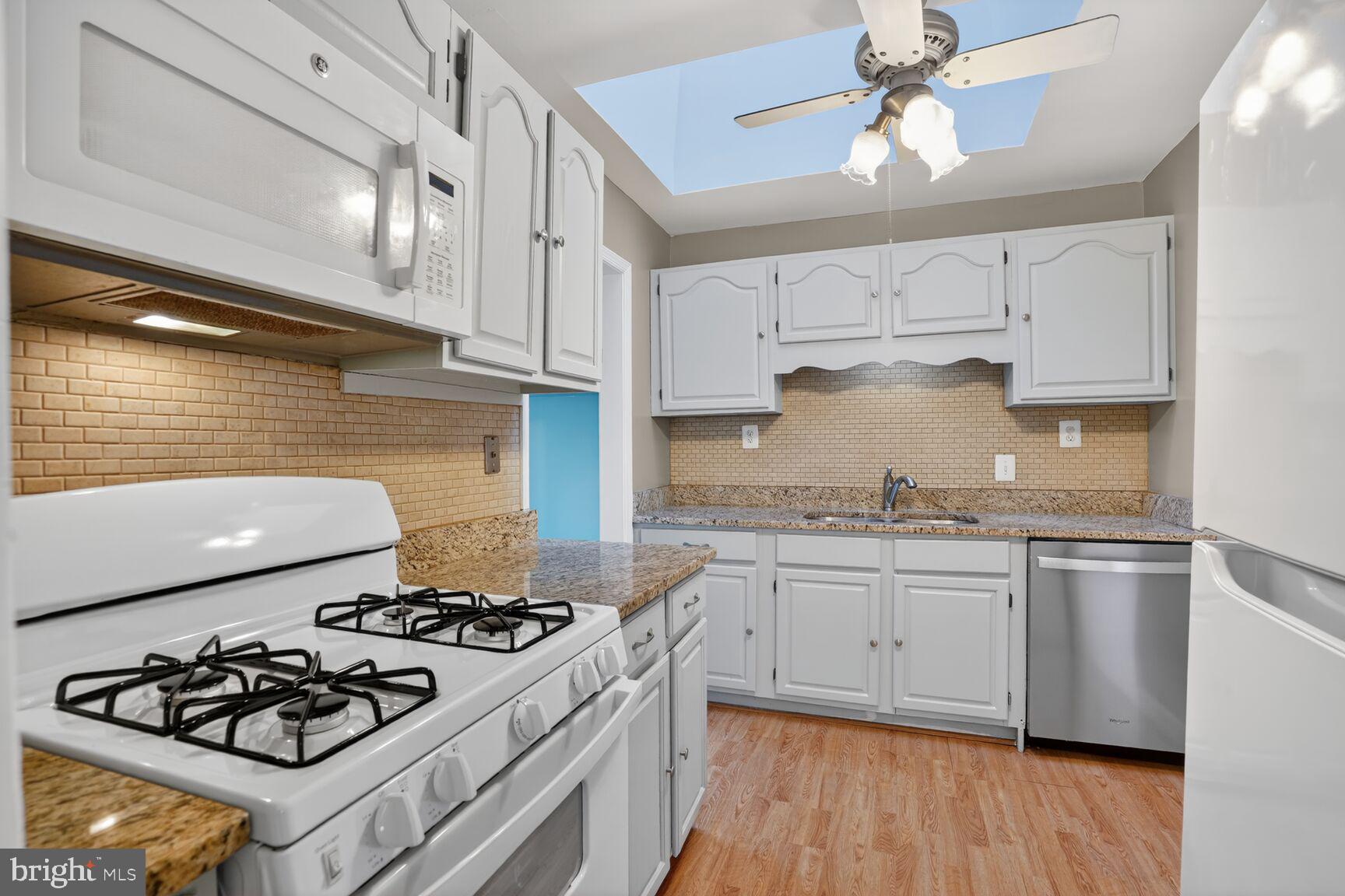 PIMMIT HILLS - Residential Lease