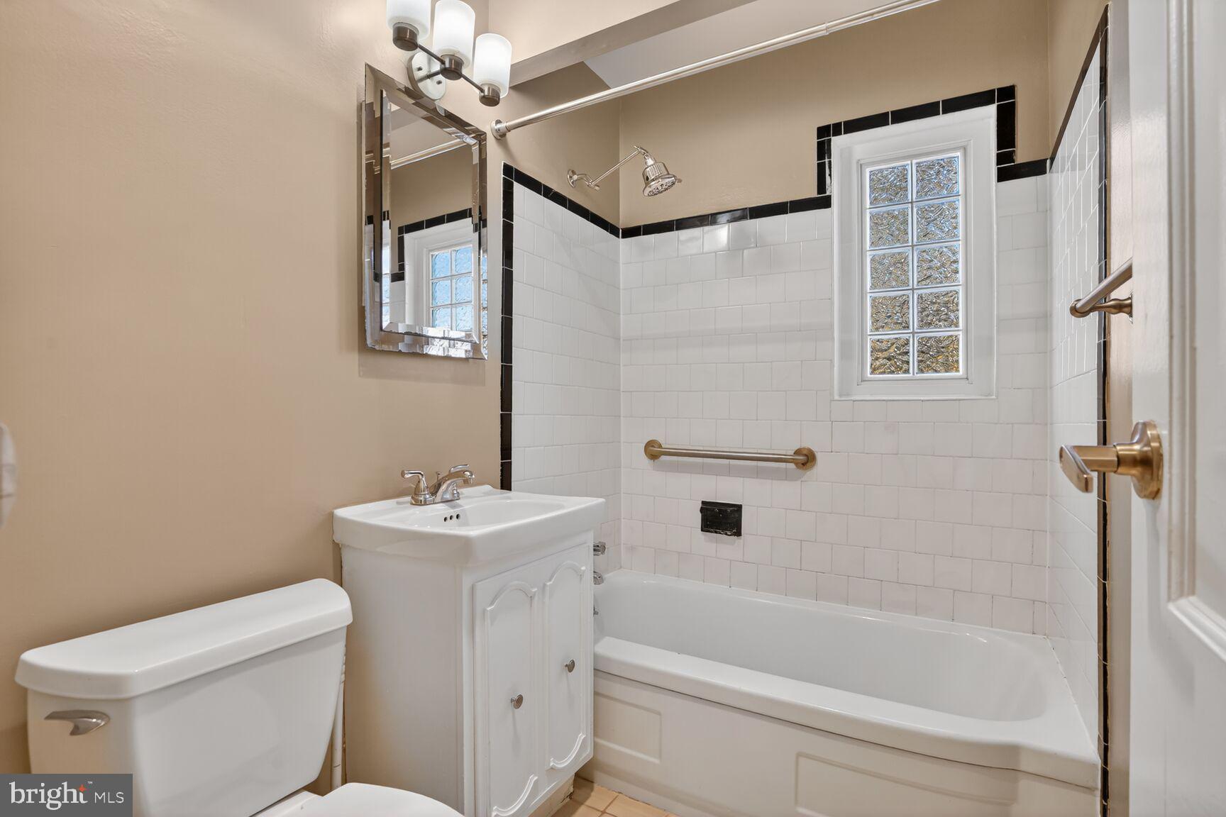 PIMMIT HILLS - Residential Lease