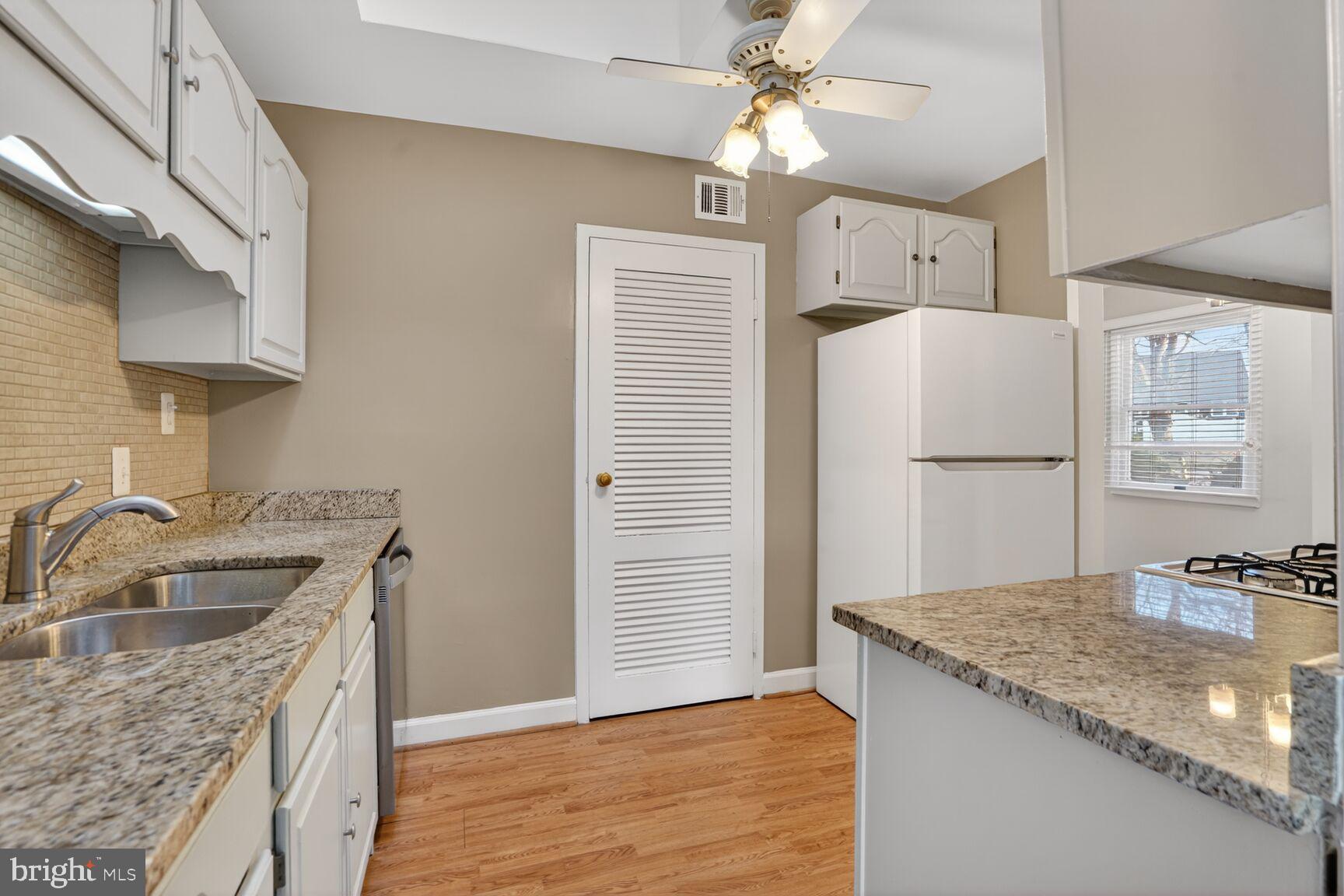 PIMMIT HILLS - Residential Lease