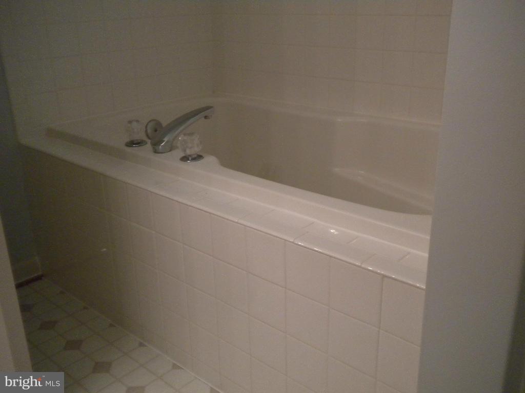 SYCAMORE VILLAGE - Residential Lease