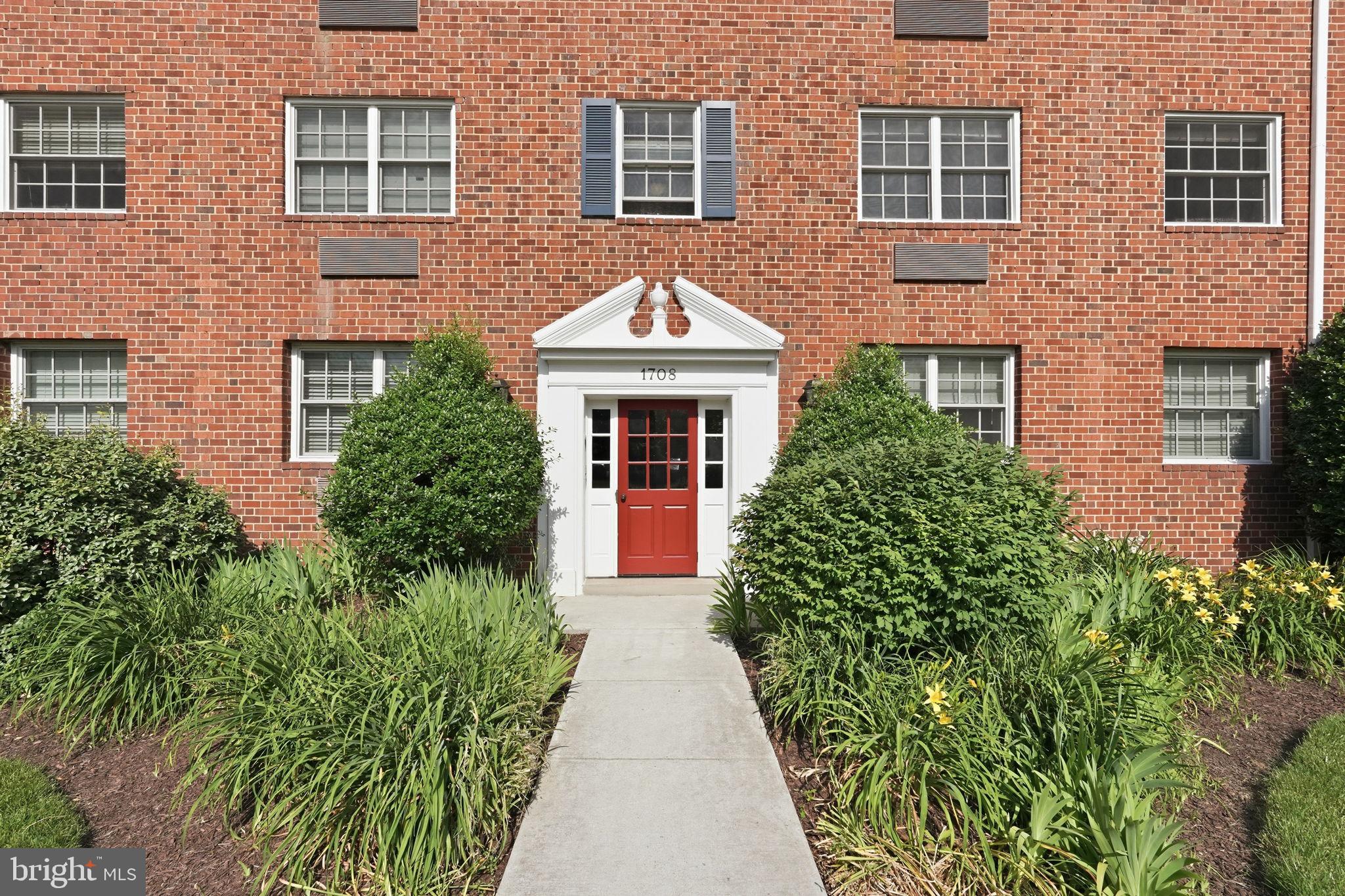 1708 W ABINGDON DRIVE 202