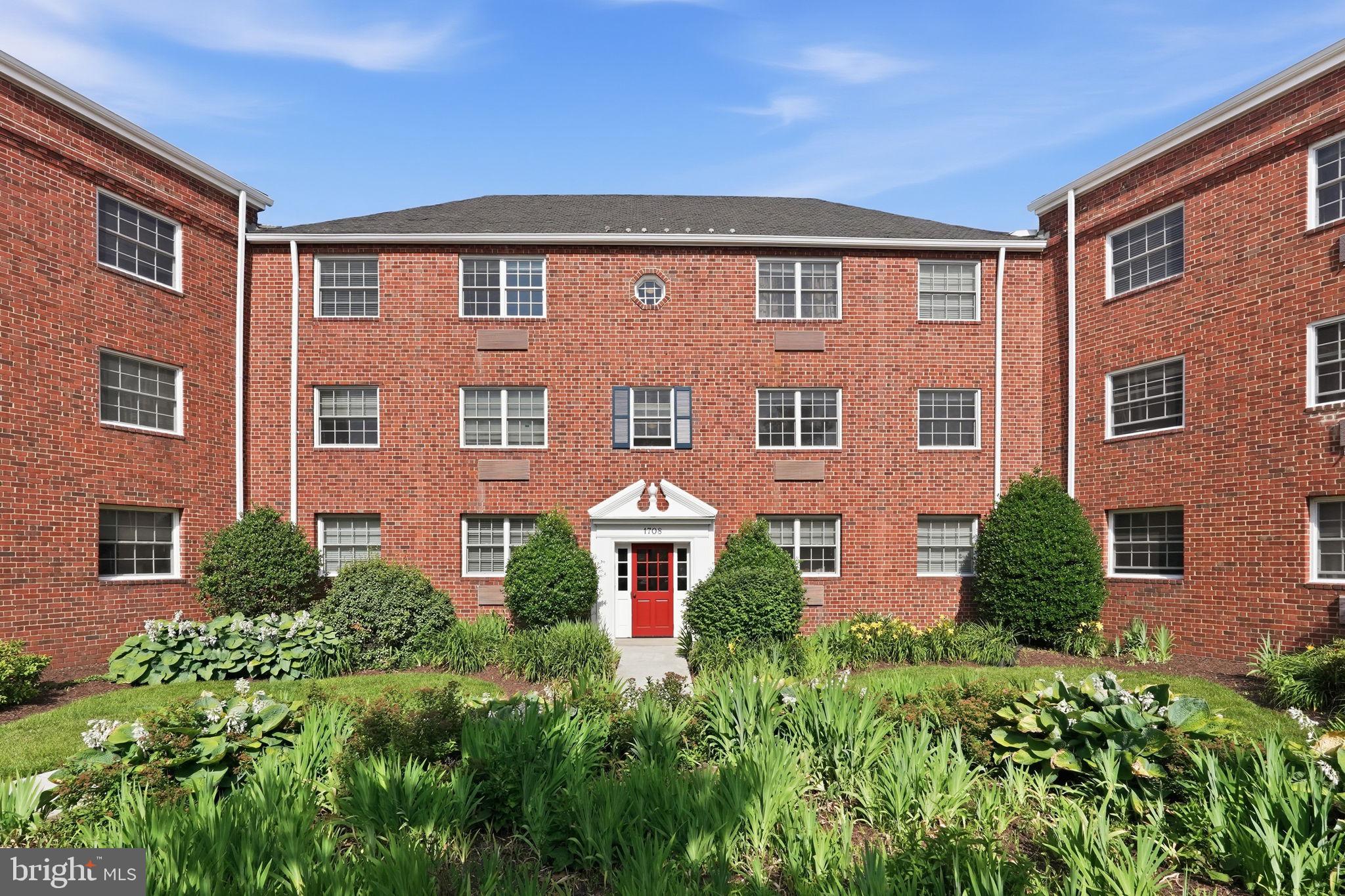 1708 W ABINGDON DRIVE 202