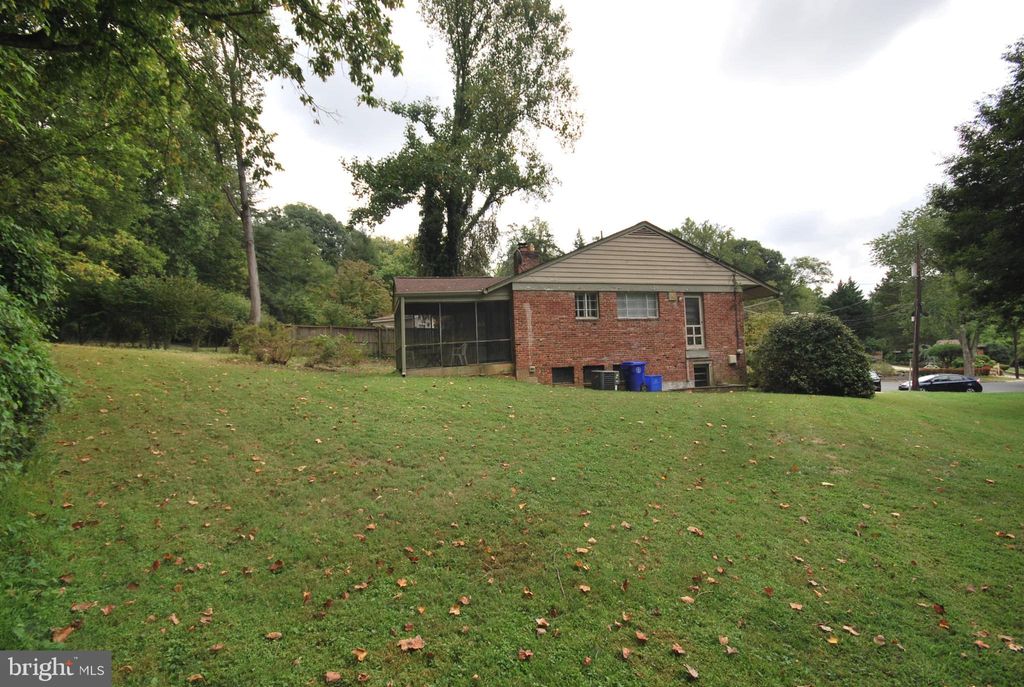 Photo of 6825 Laverock Court, BETHESDA, MD 20817 (MLS # MDMC2202846)