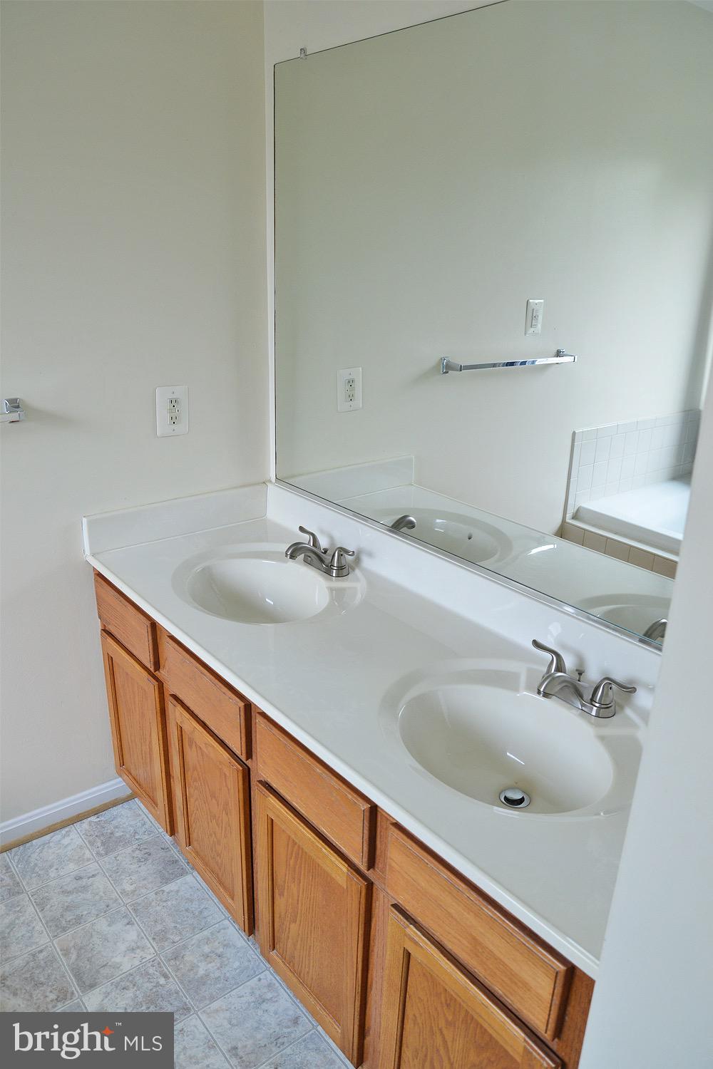 HUNTFIELD - Residential Lease