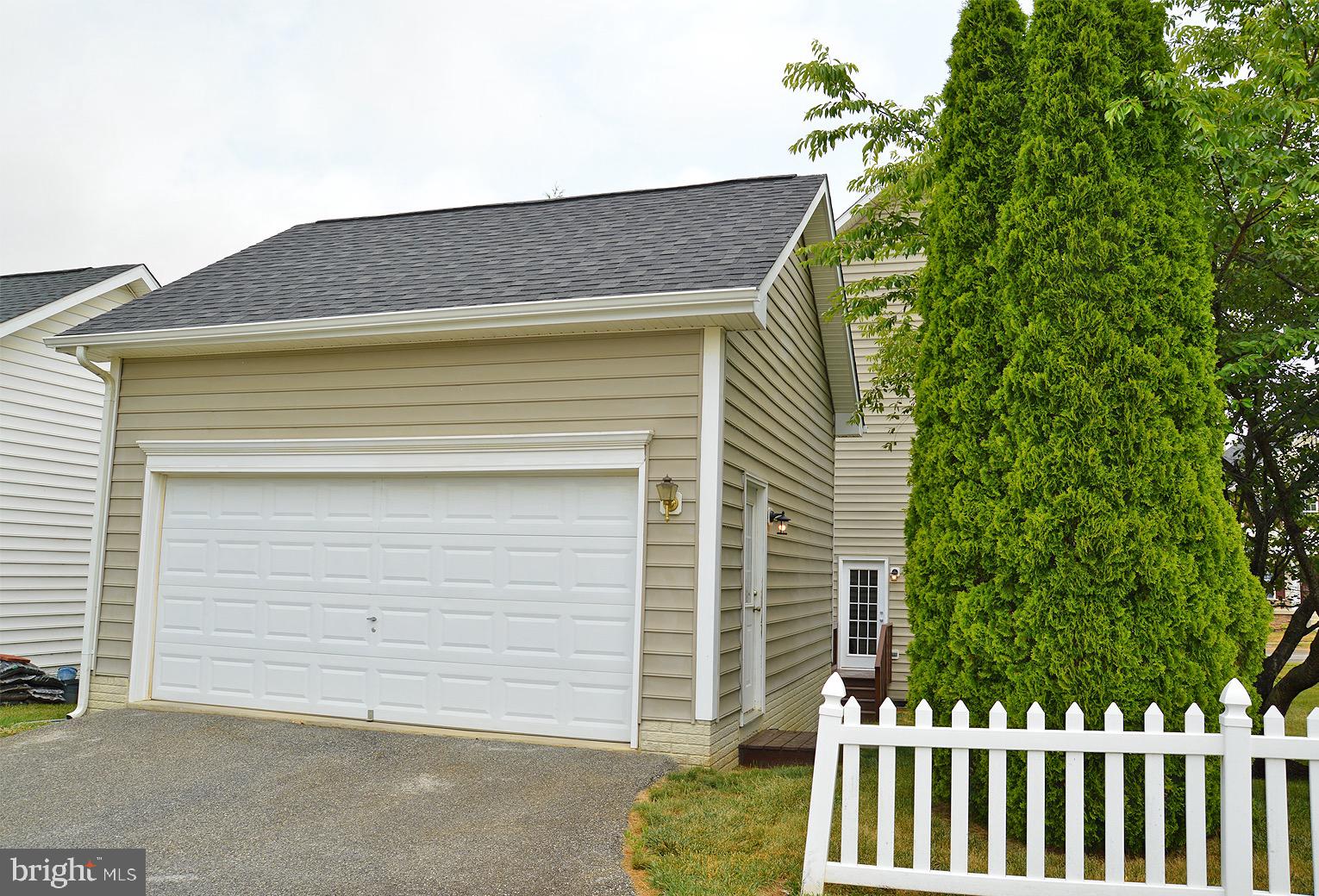 HUNTFIELD - Residential Lease