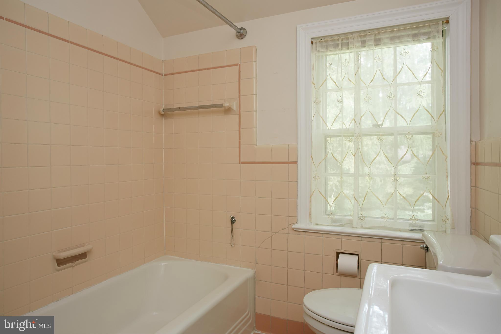 BRADLEY HILLS GROVE - Residential