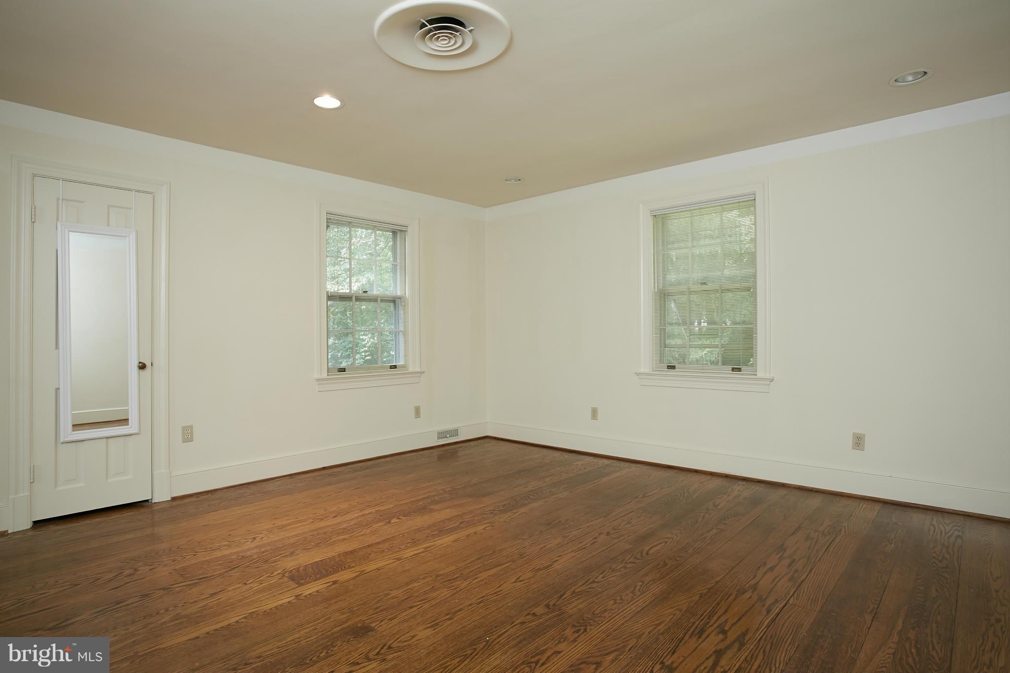 BRADLEY HILLS GROVE - Residential