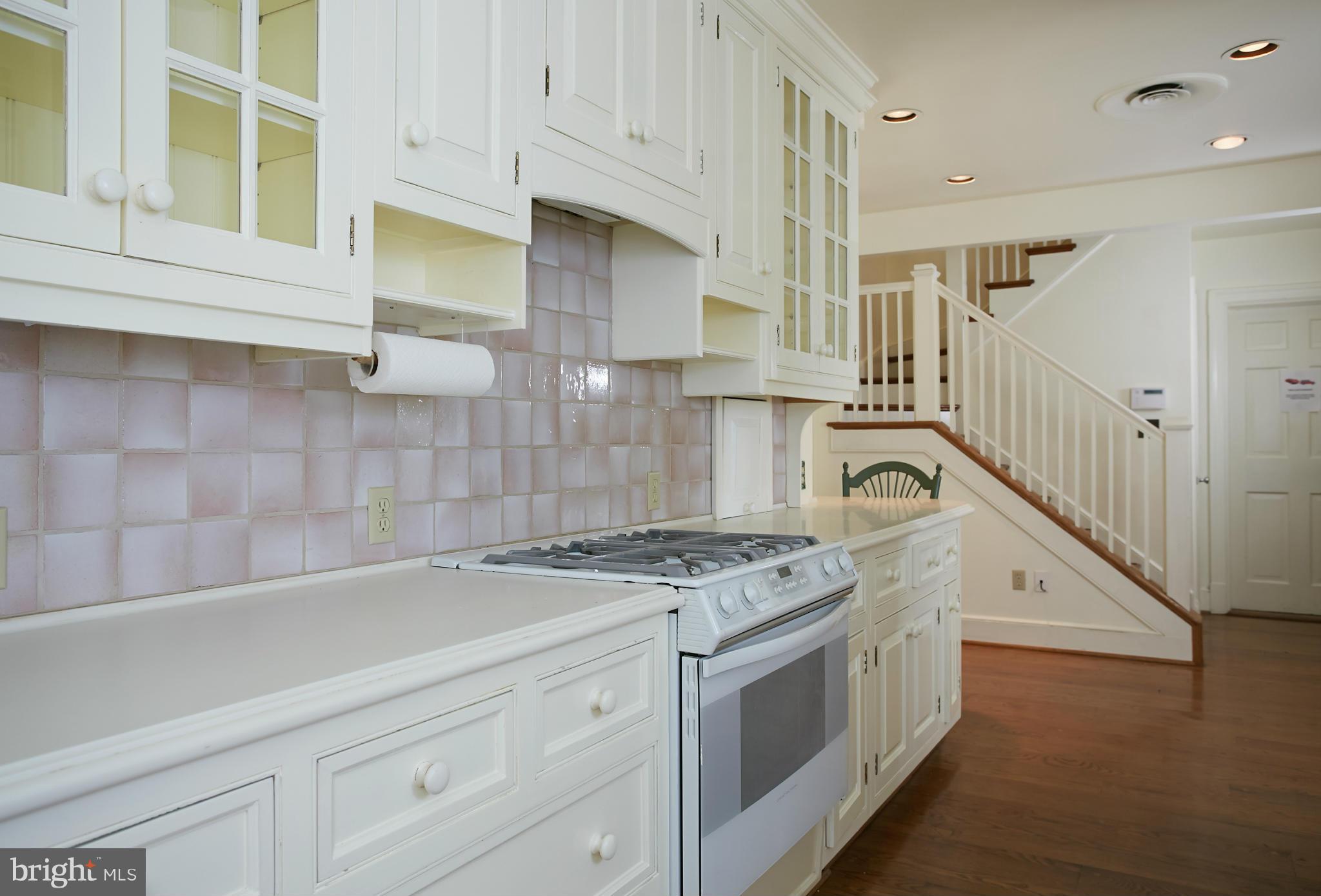 BRADLEY HILLS GROVE - Residential