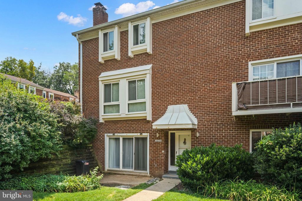Photo of 3824 Persimmon Circle, FAIRFAX, VA 22031 (MLS # VAFX2297534)