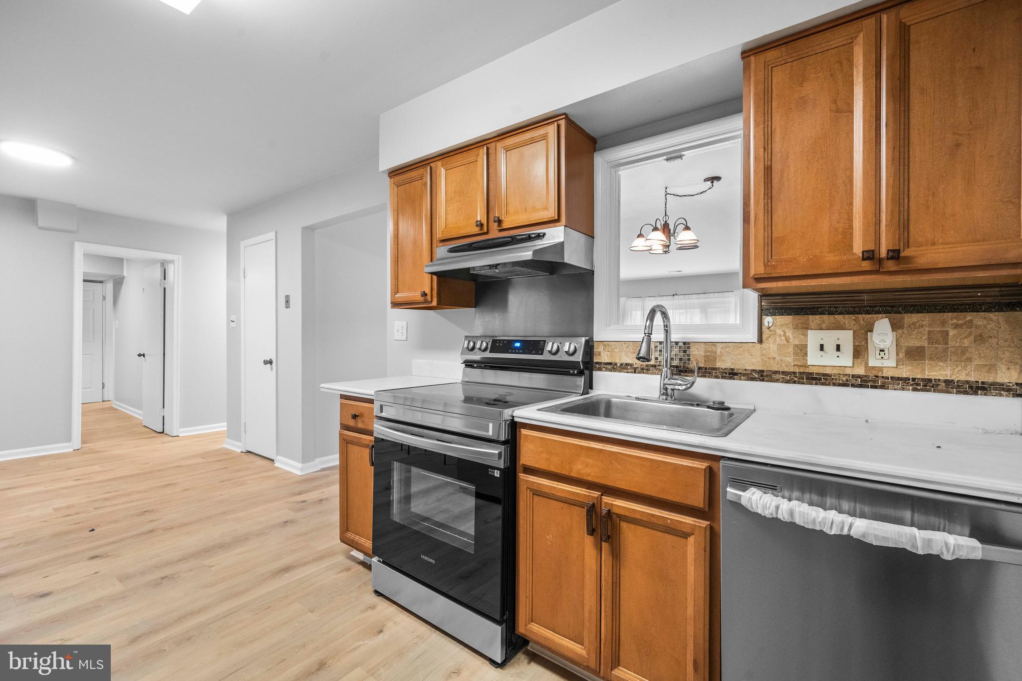 FAIRFAX PLAZA TOWNHOUSES - Residential