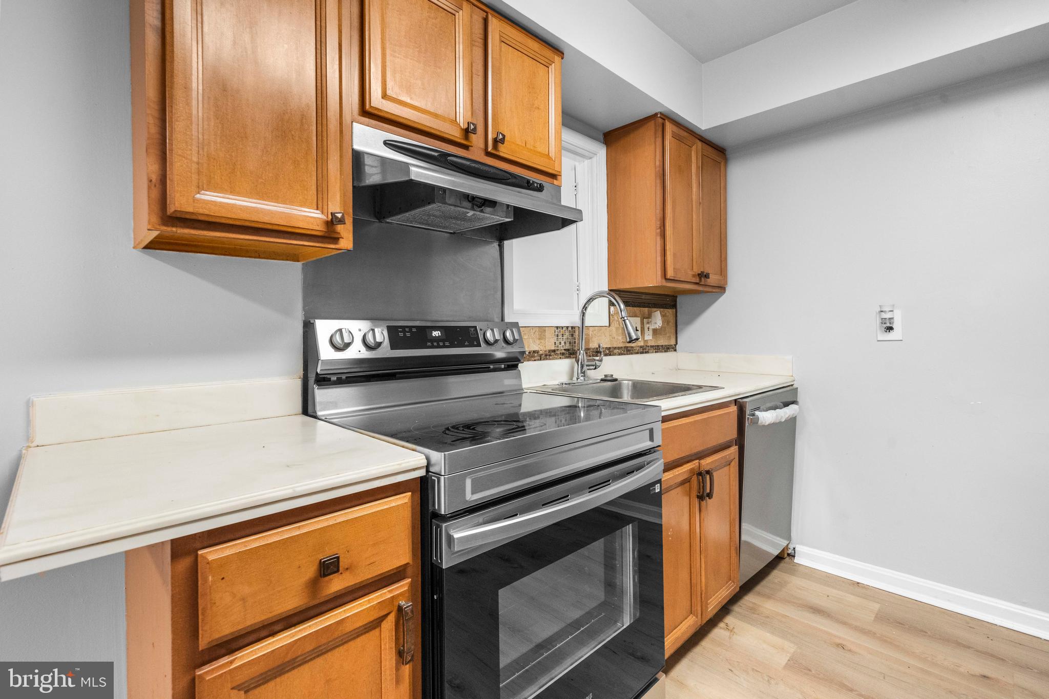 FAIRFAX PLAZA TOWNHOUSES - Residential