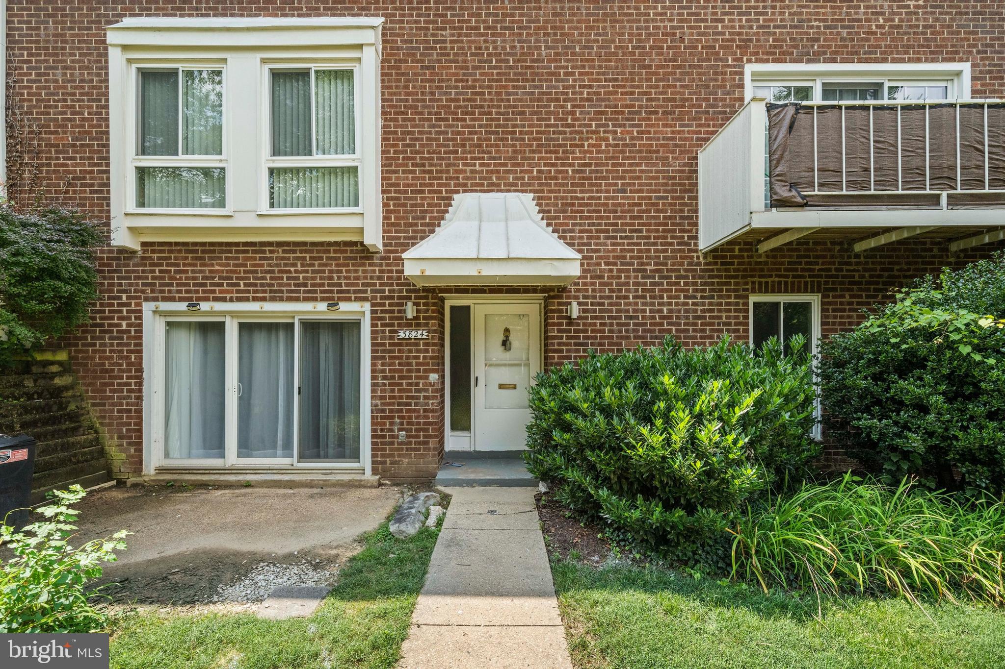 FAIRFAX PLAZA TOWNHOUSES - Residential