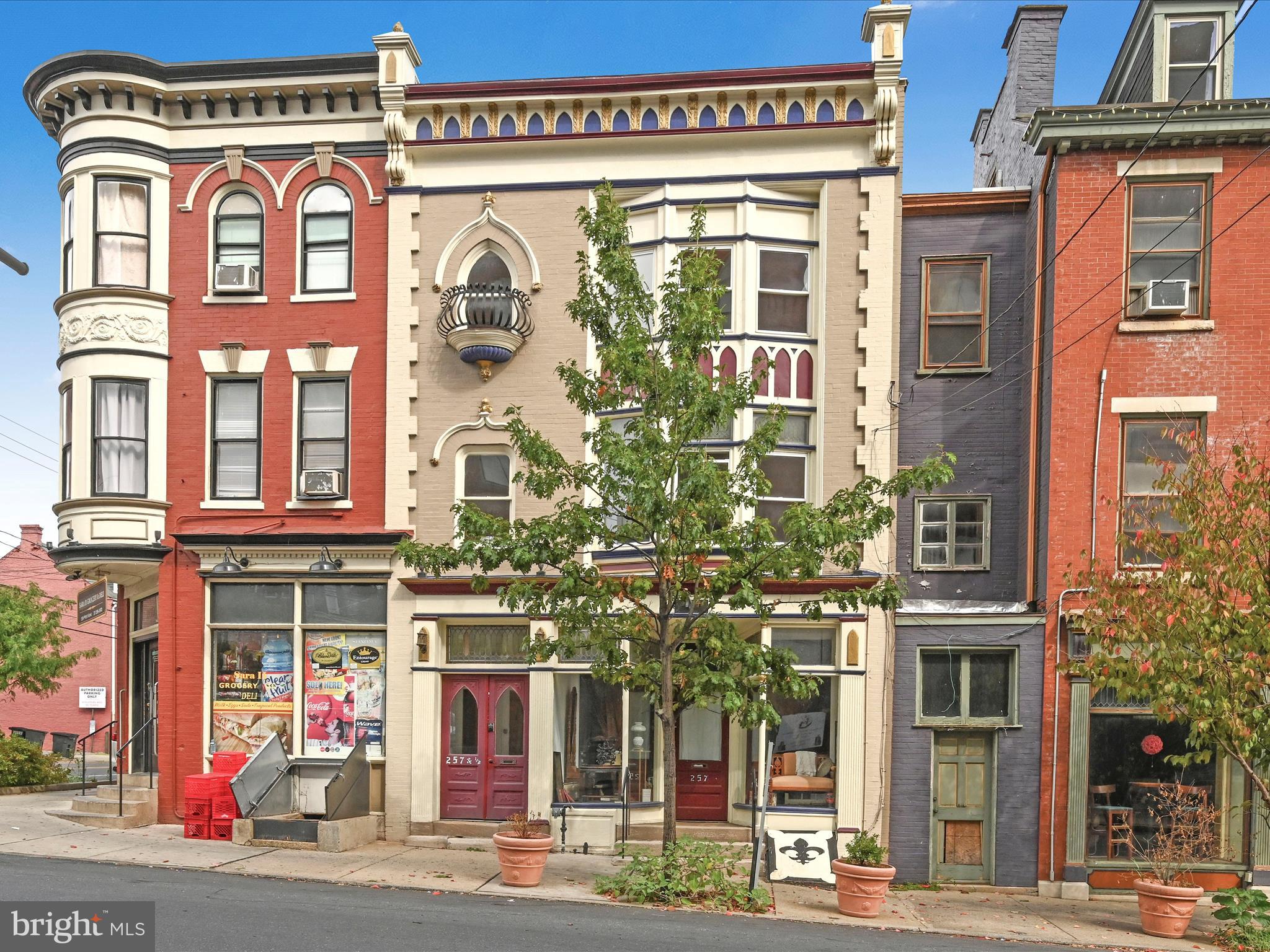 257 W KING STREET