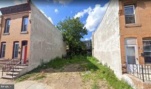 Vacant RSA-5 lot for sale. The dimensions of the lot are 14 x 41 and it is 641 sqft.