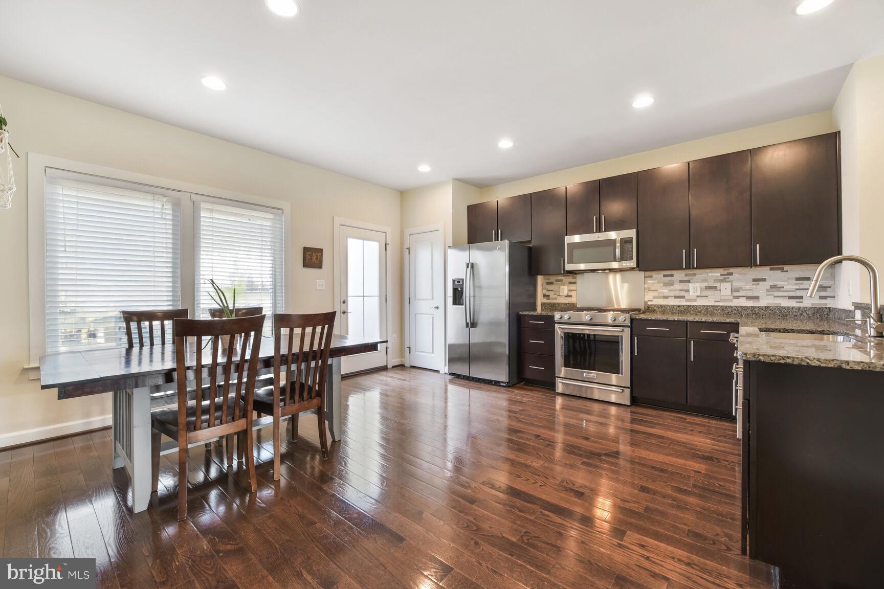 ONE LOUDOUN - Residential