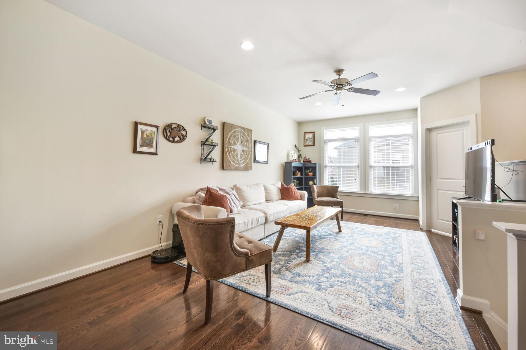 ONE LOUDOUN - Residential