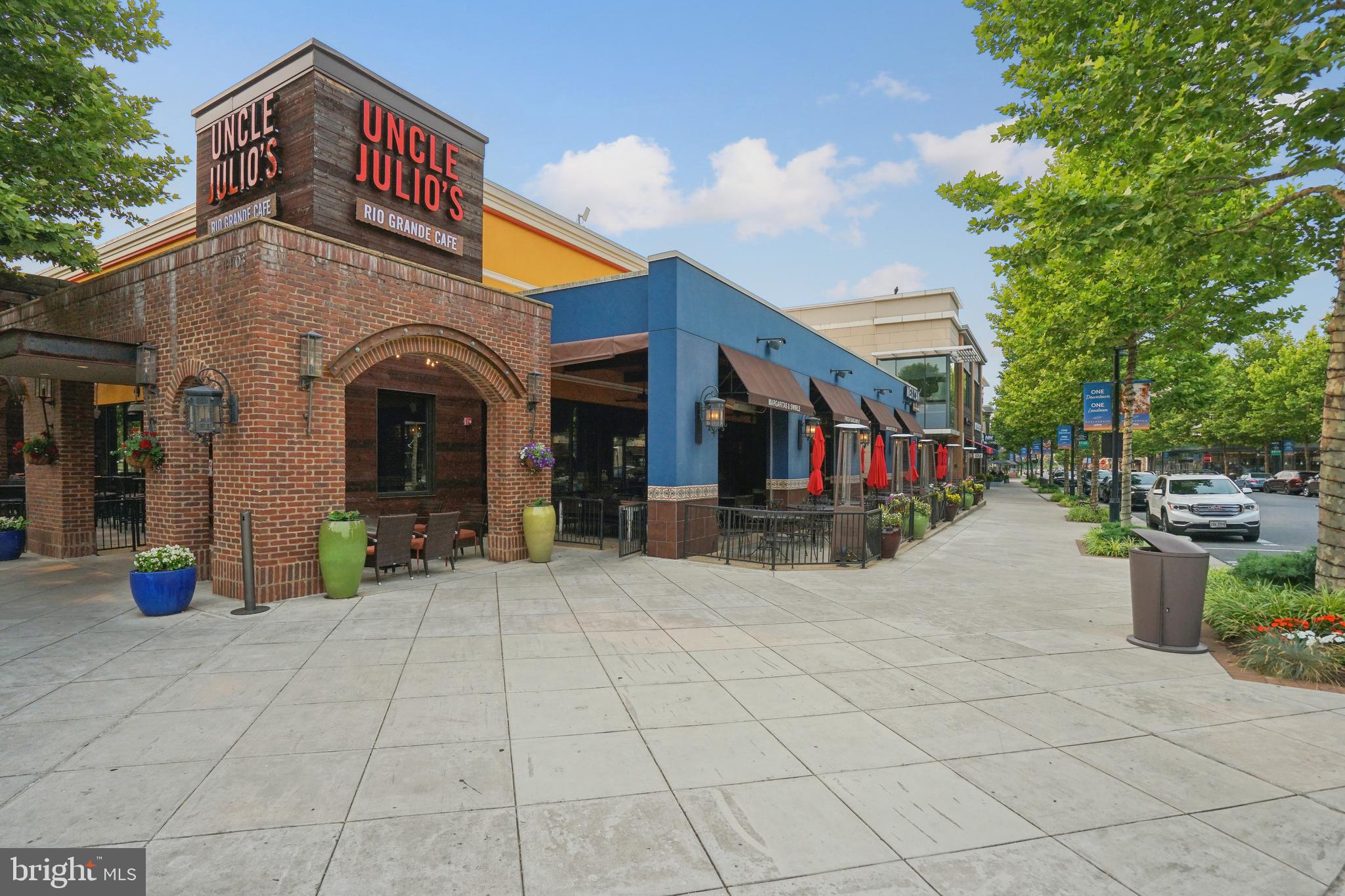 ONE LOUDOUN - Residential