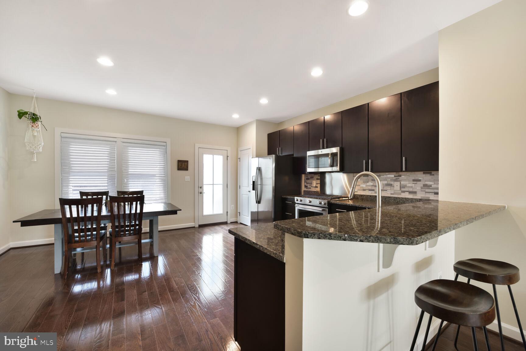 ONE LOUDOUN - Residential