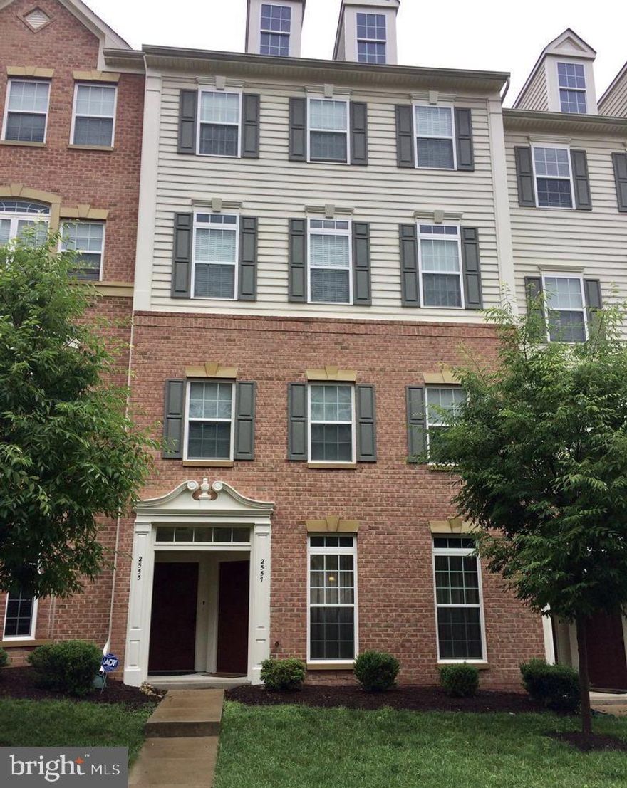 Great location!! A very sought-after gated community! 3 Bedrooms, 2 full baths 1 half bath. Huge Master bedroom with 2 walk in closets. Luxury Master bath dual vanities. 1 car garage. Indoor and outdoor swimming pool, exercise room, sauna and much much more!