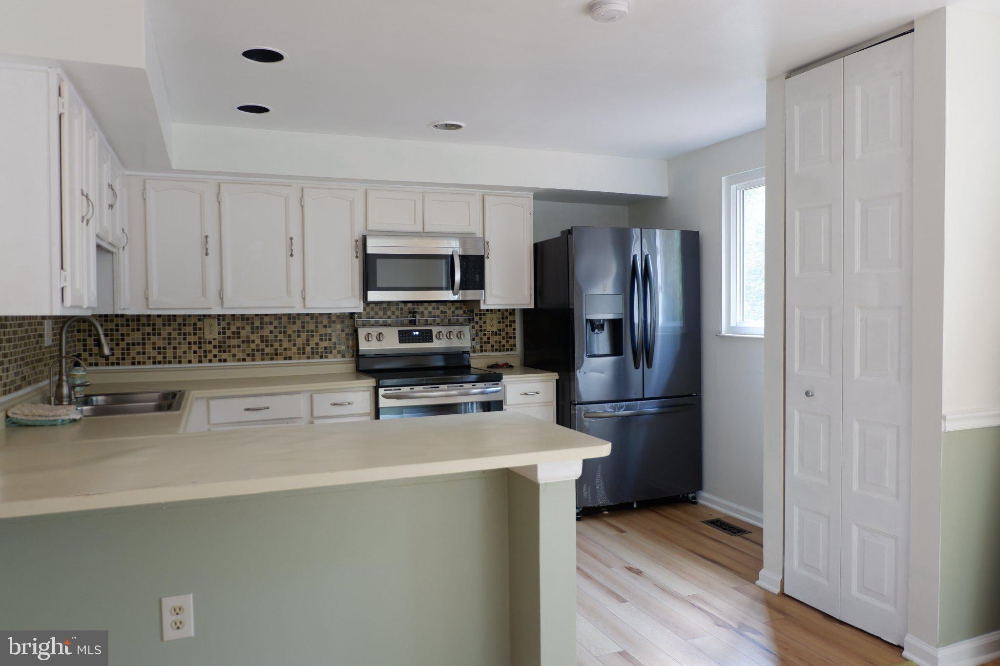 8284 MARY LEE LANE