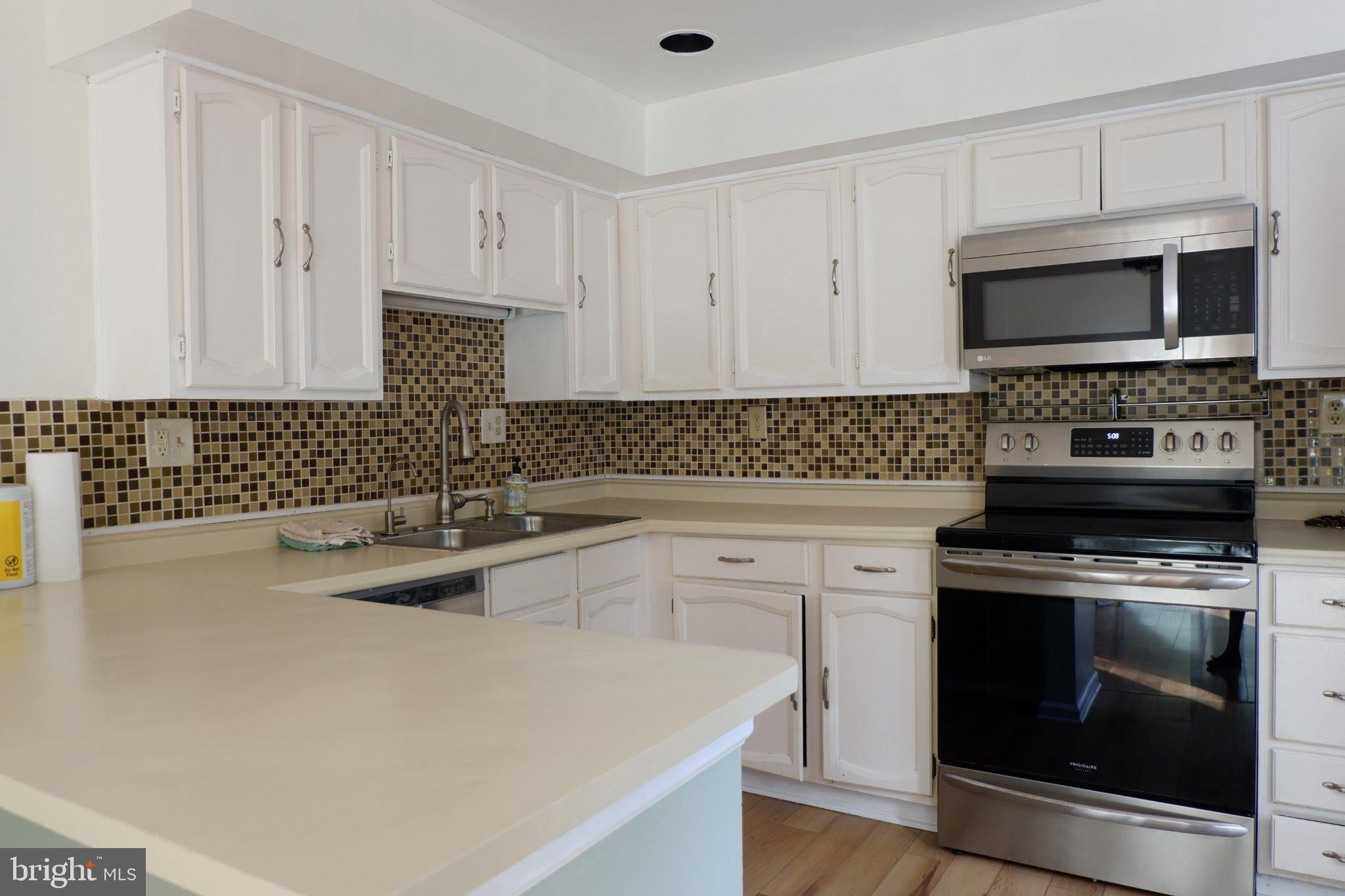 8284 MARY LEE LANE