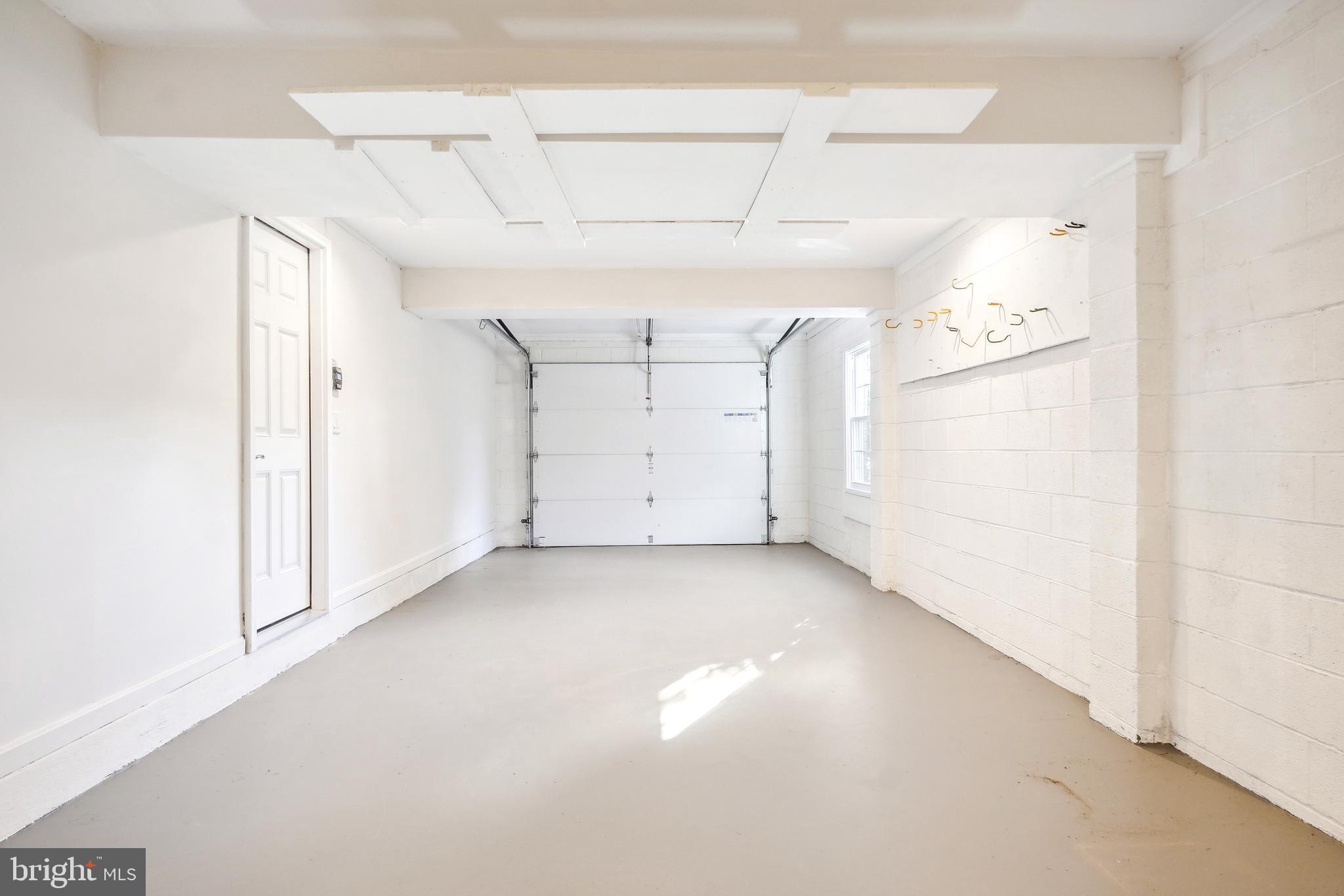 MONTGOMERY SQUARE - Residential