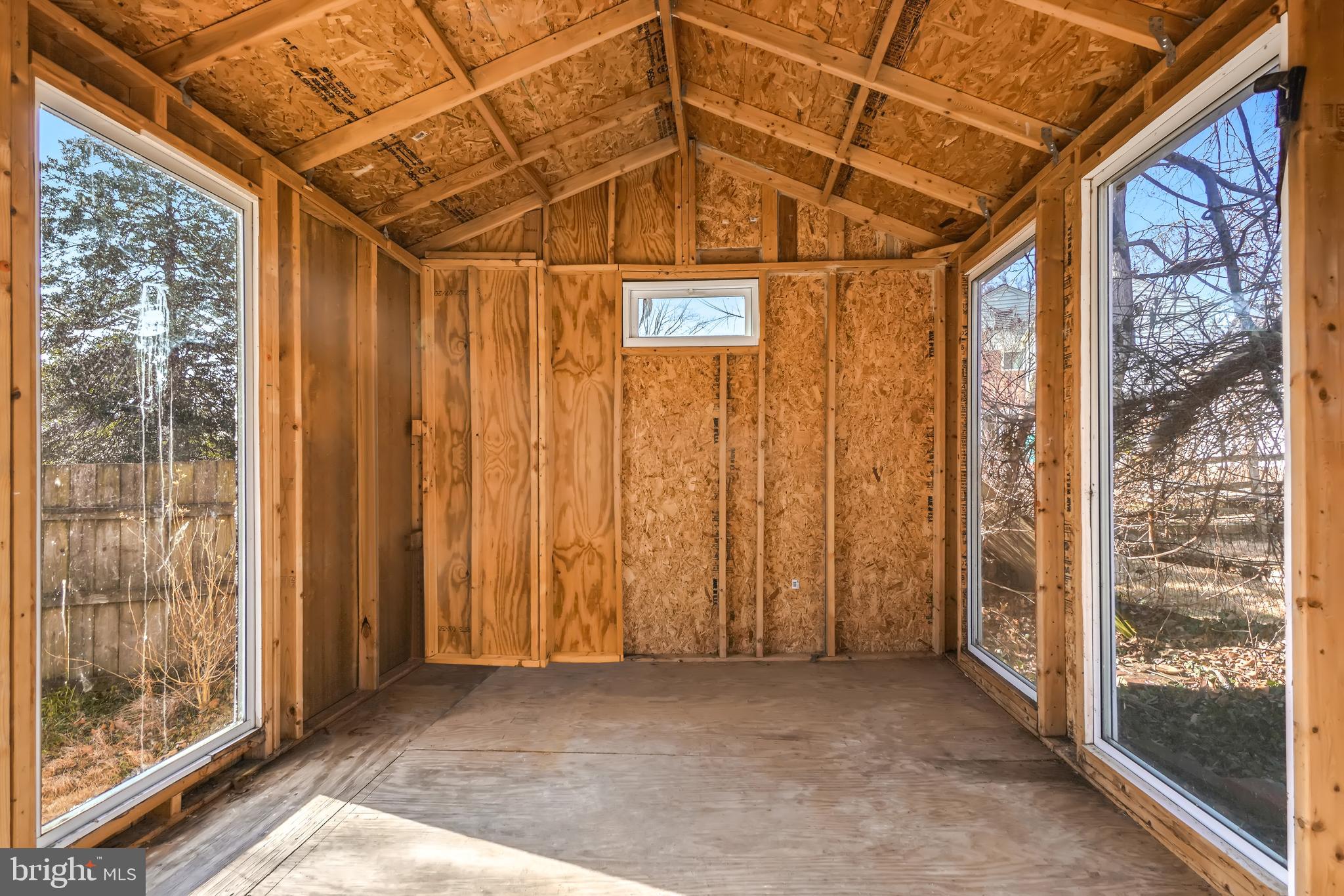 MONTGOMERY SQUARE - Residential