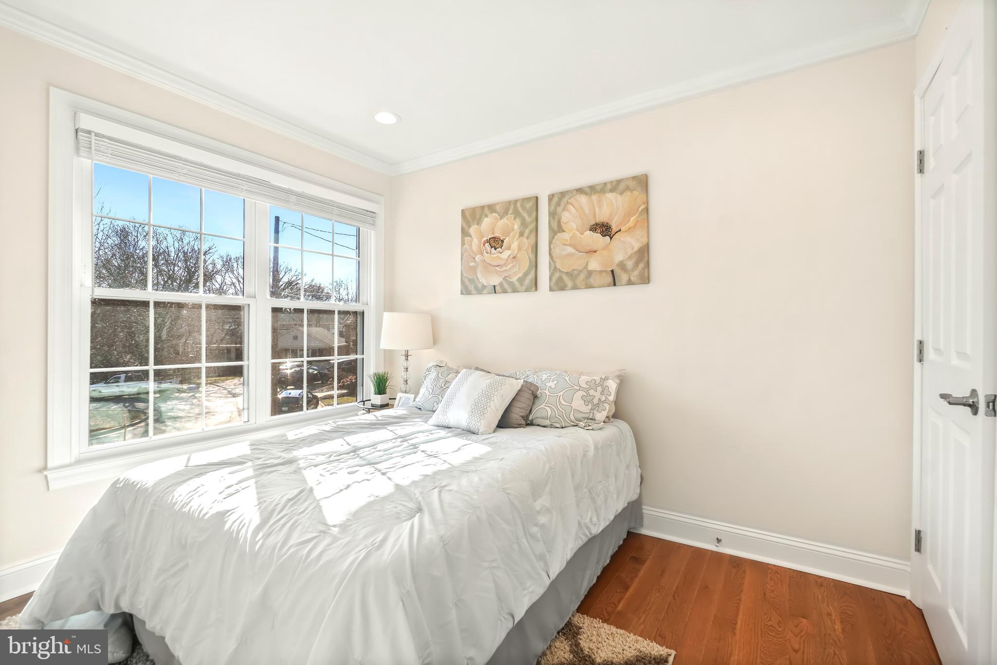 MONTGOMERY SQUARE - Residential