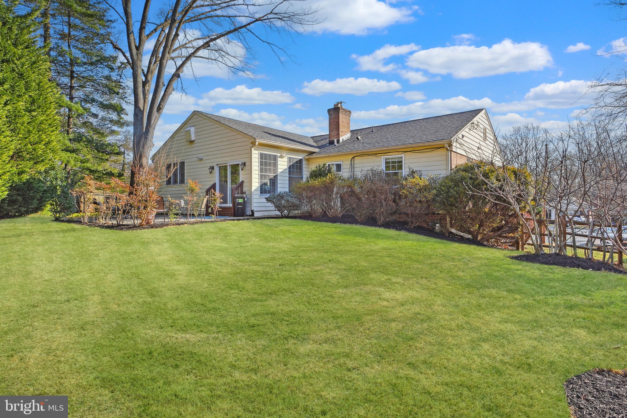 MONTGOMERY SQUARE - Residential