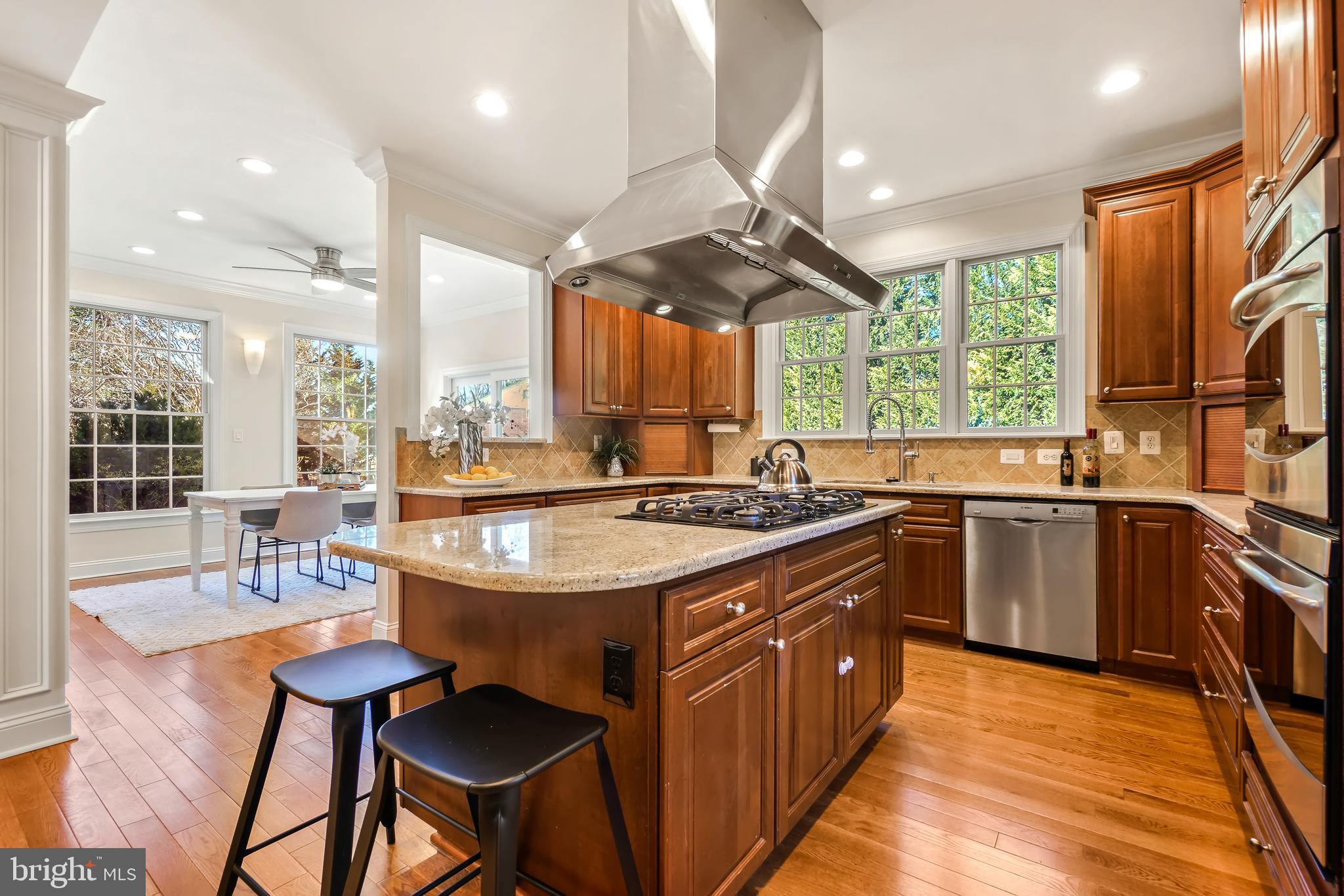 MONTGOMERY SQUARE - Residential