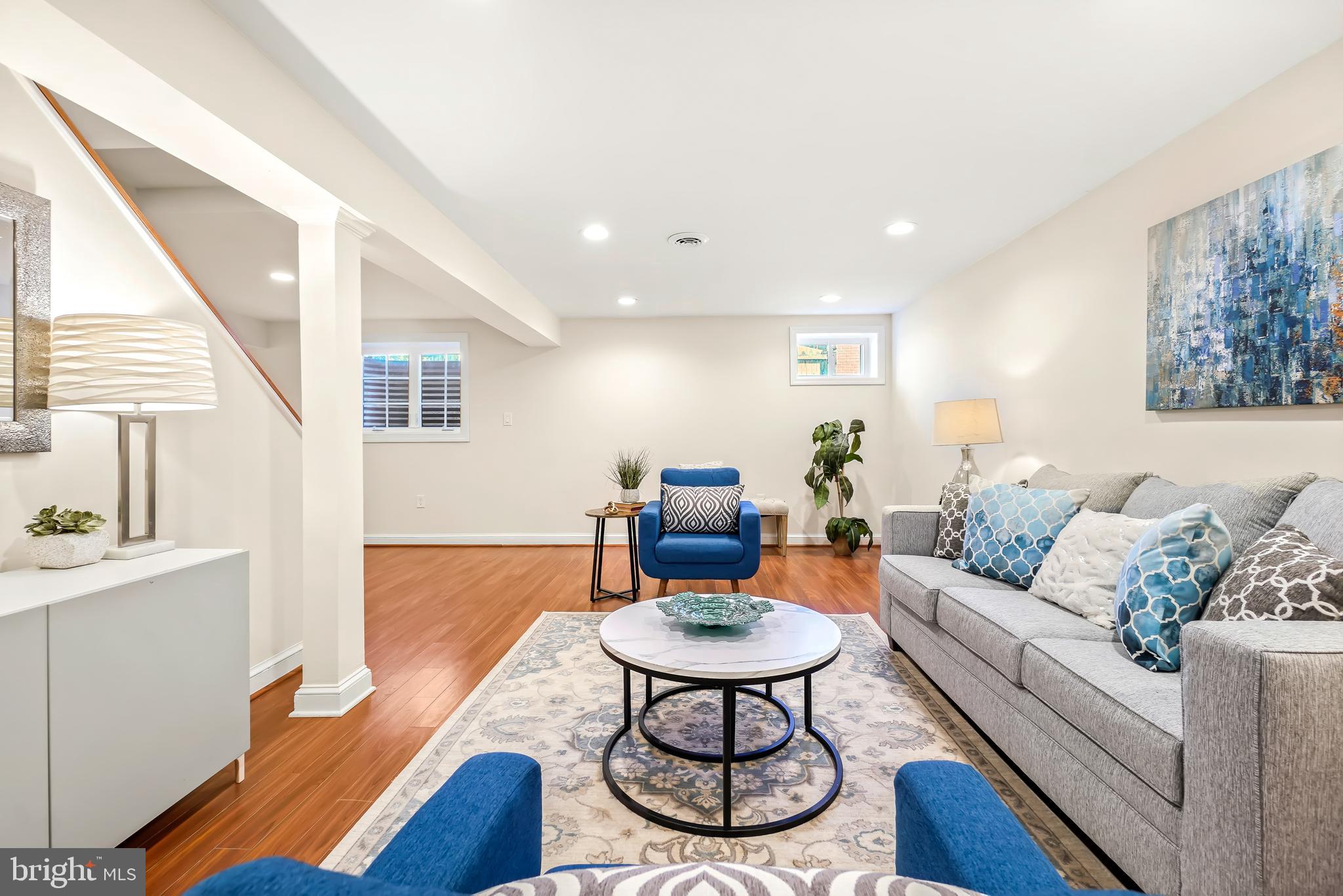 MONTGOMERY SQUARE - Residential