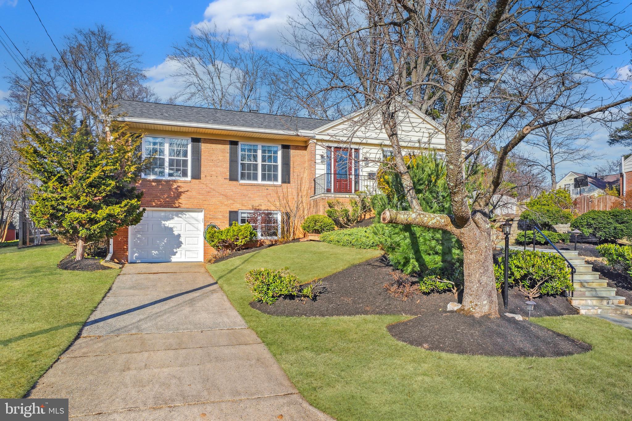 MONTGOMERY SQUARE - Residential