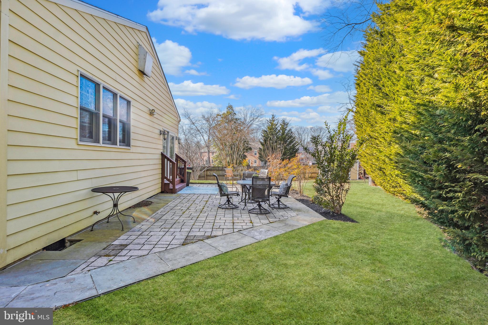 MONTGOMERY SQUARE - Residential