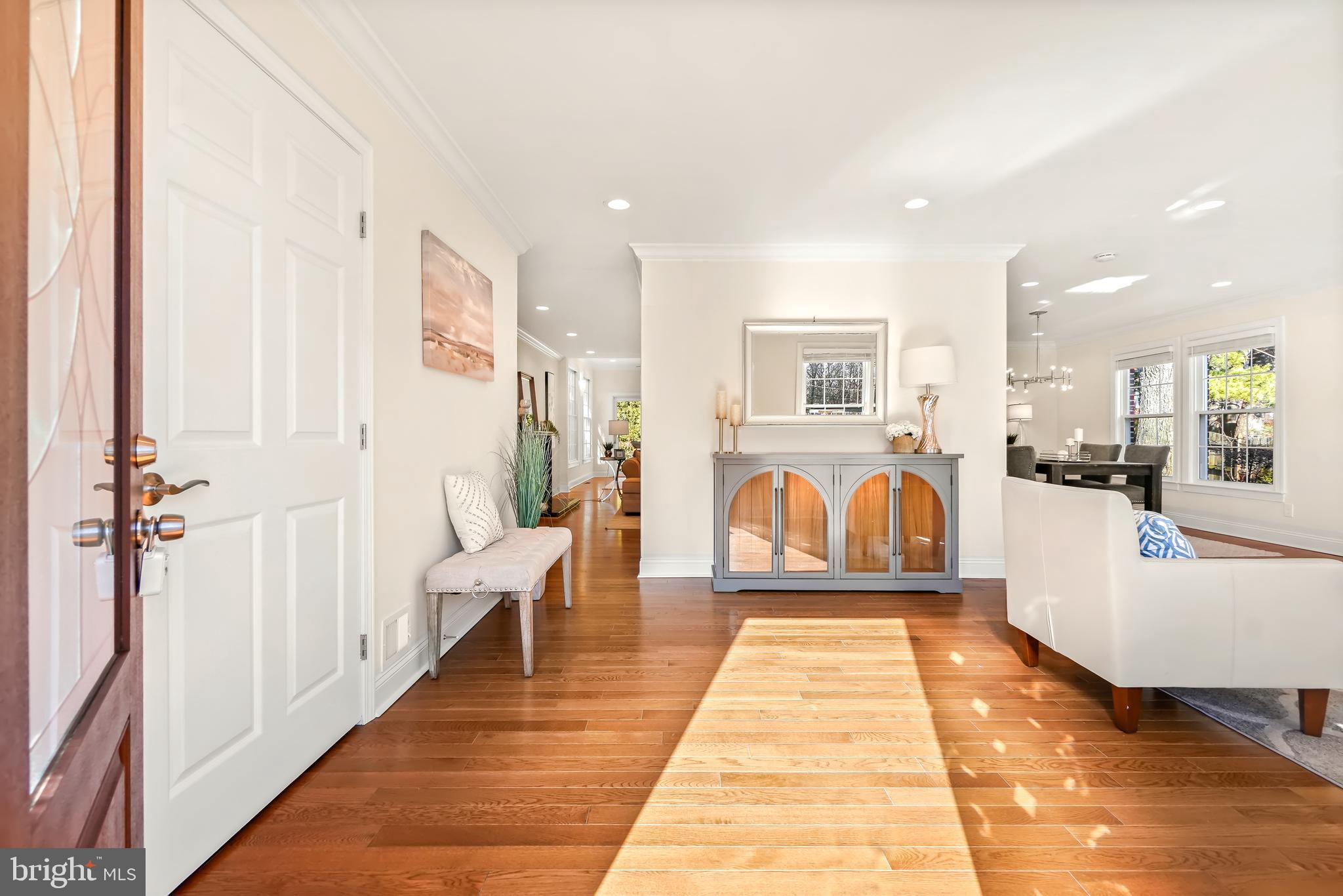 MONTGOMERY SQUARE - Residential