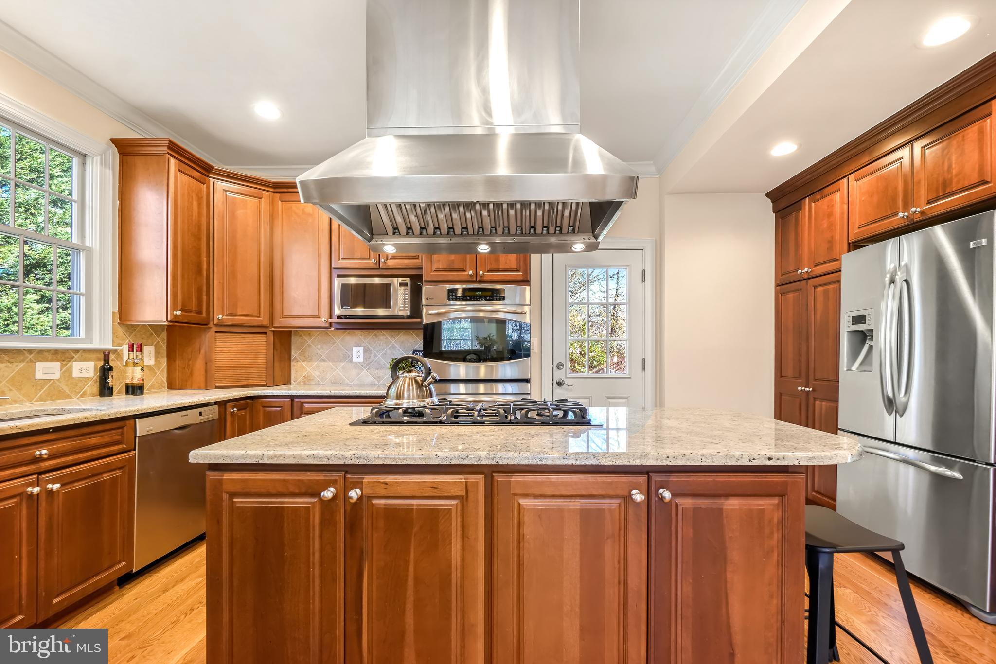 MONTGOMERY SQUARE - Residential