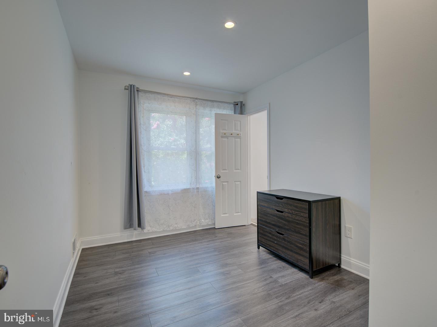 VALLEYBROOK - Residential Lease