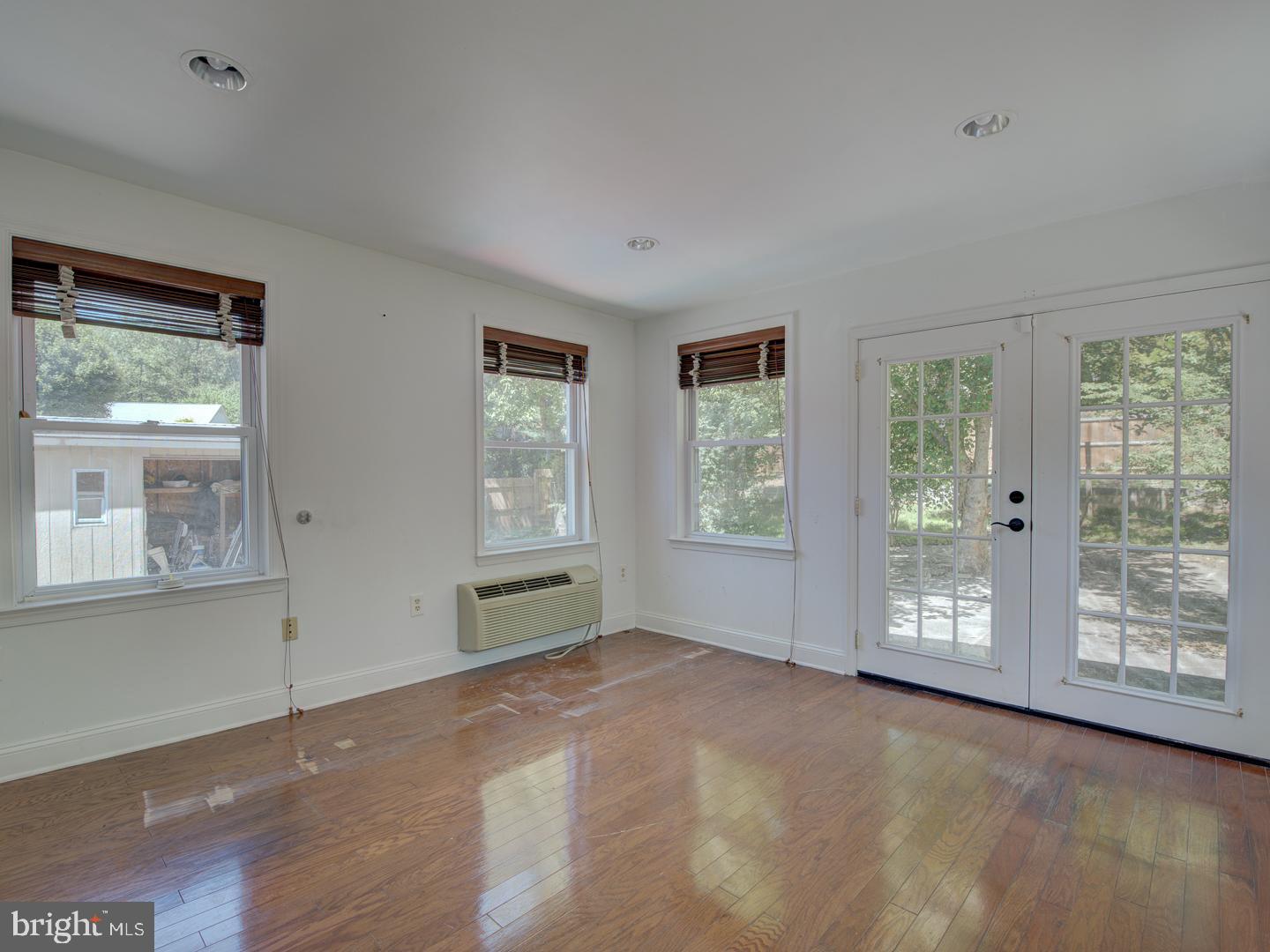 VALLEYBROOK - Residential Lease