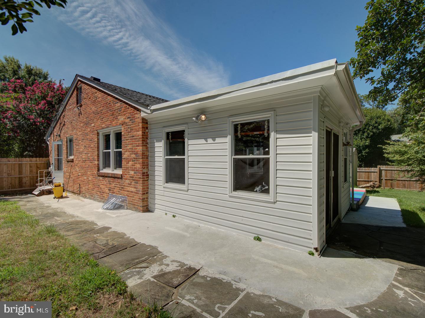 VALLEYBROOK - Residential Lease