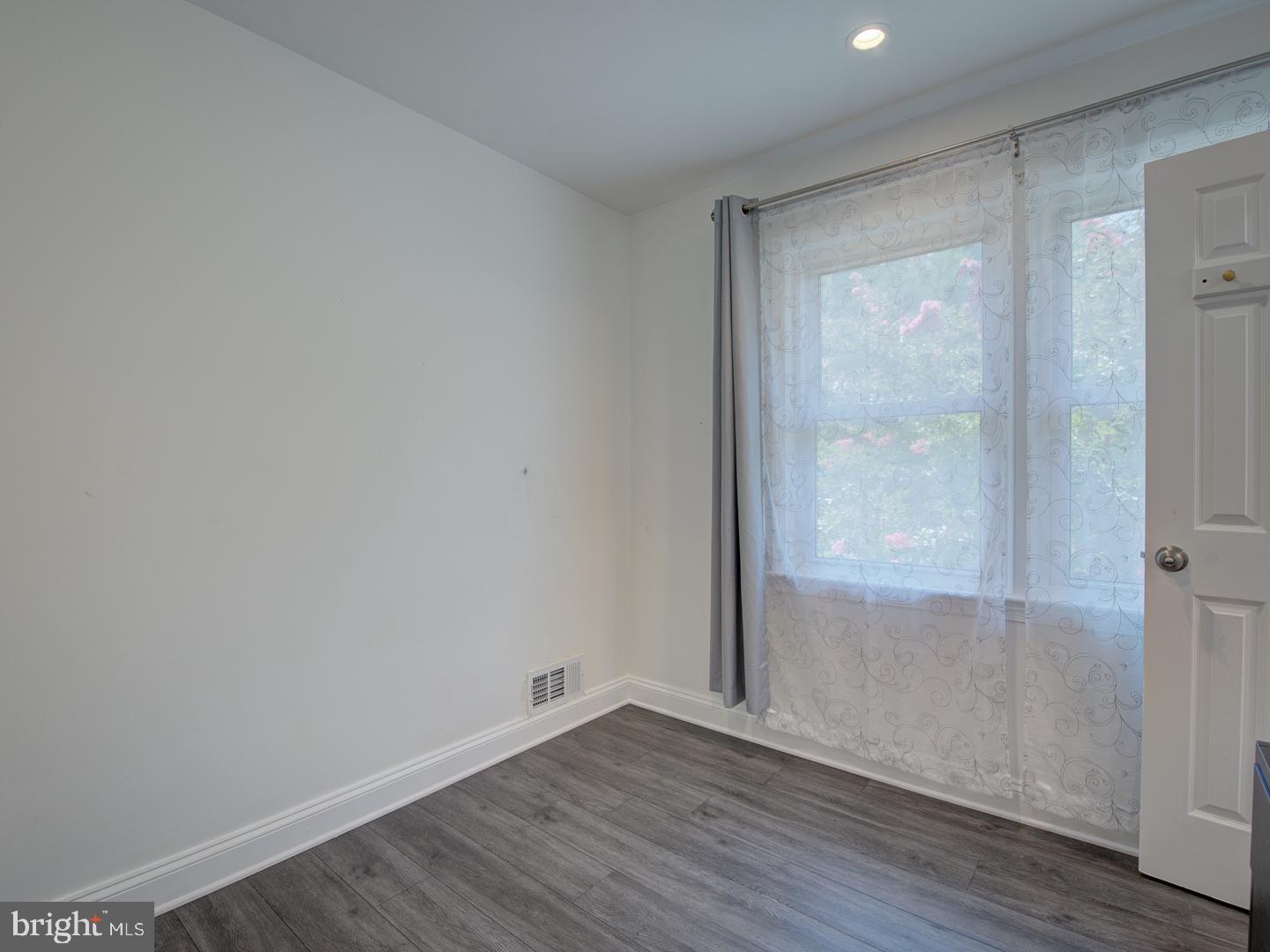 VALLEYBROOK - Residential Lease